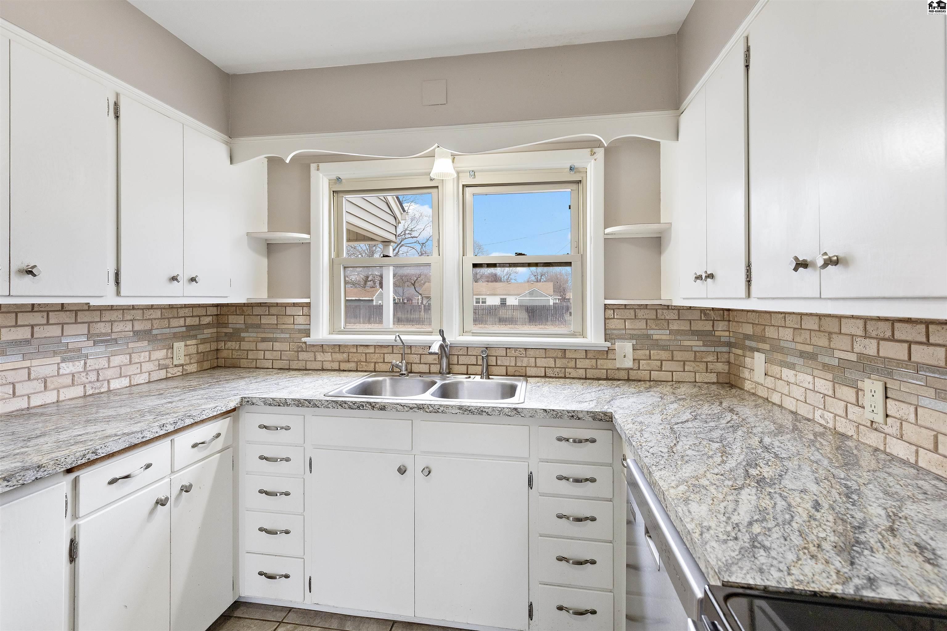 305 W 30th Avenue Hutchinson KS 67502