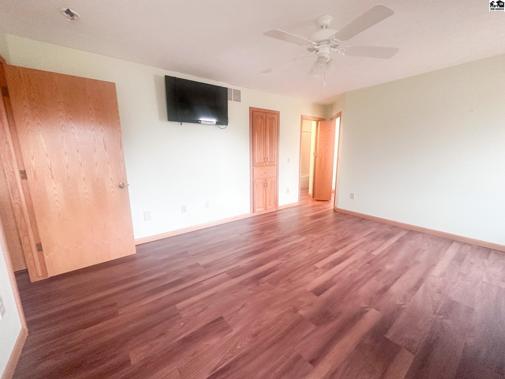 1114 W Hoover Road Kingman KS 67068