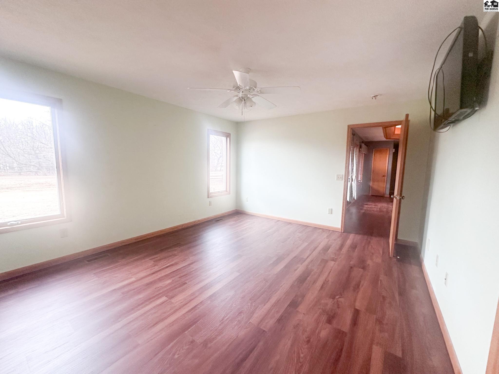 1114 W Hoover Road Kingman KS 67068