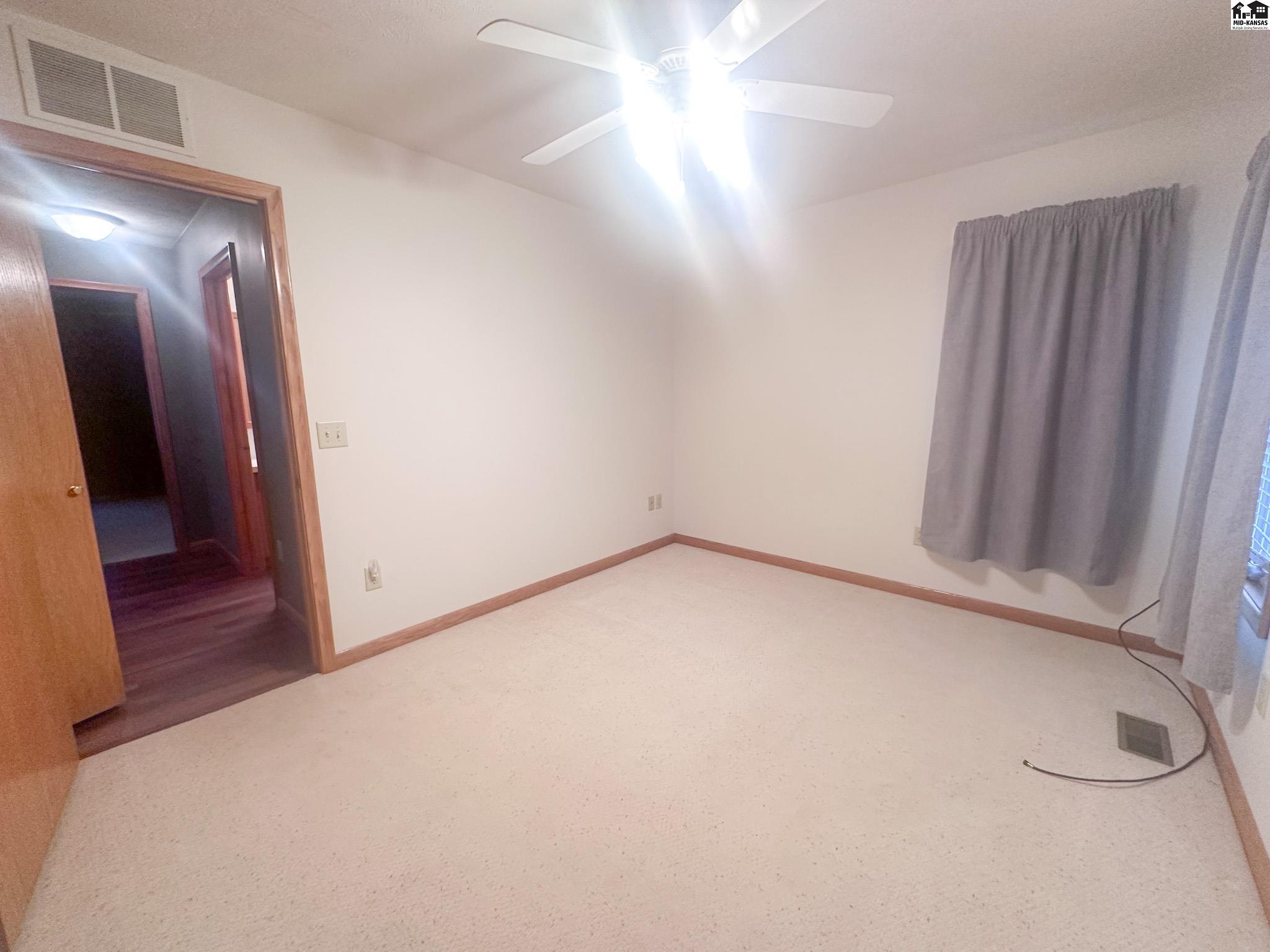 1114 W Hoover Road Kingman KS 67068