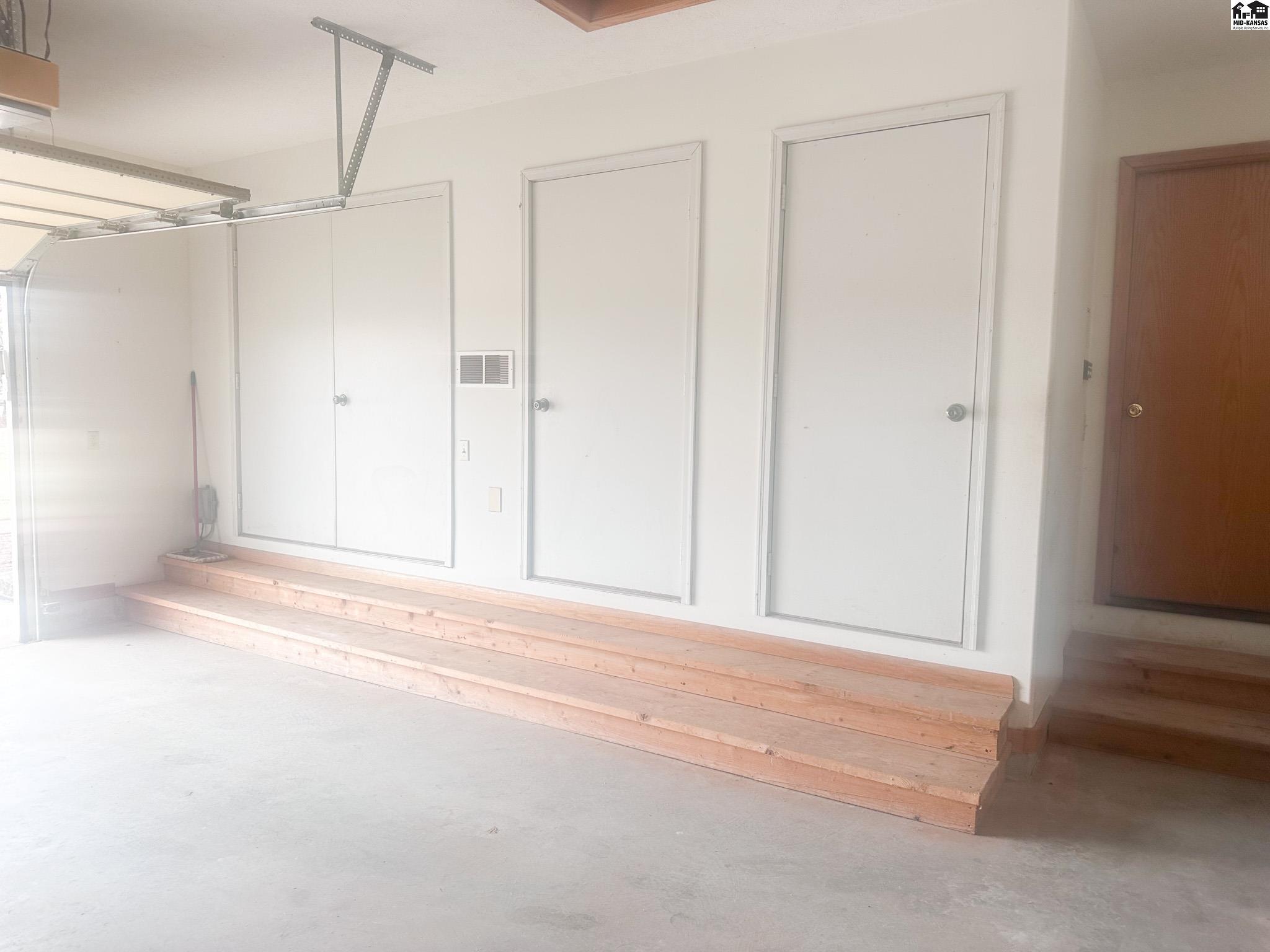 1114 W Hoover Road Kingman KS 67068