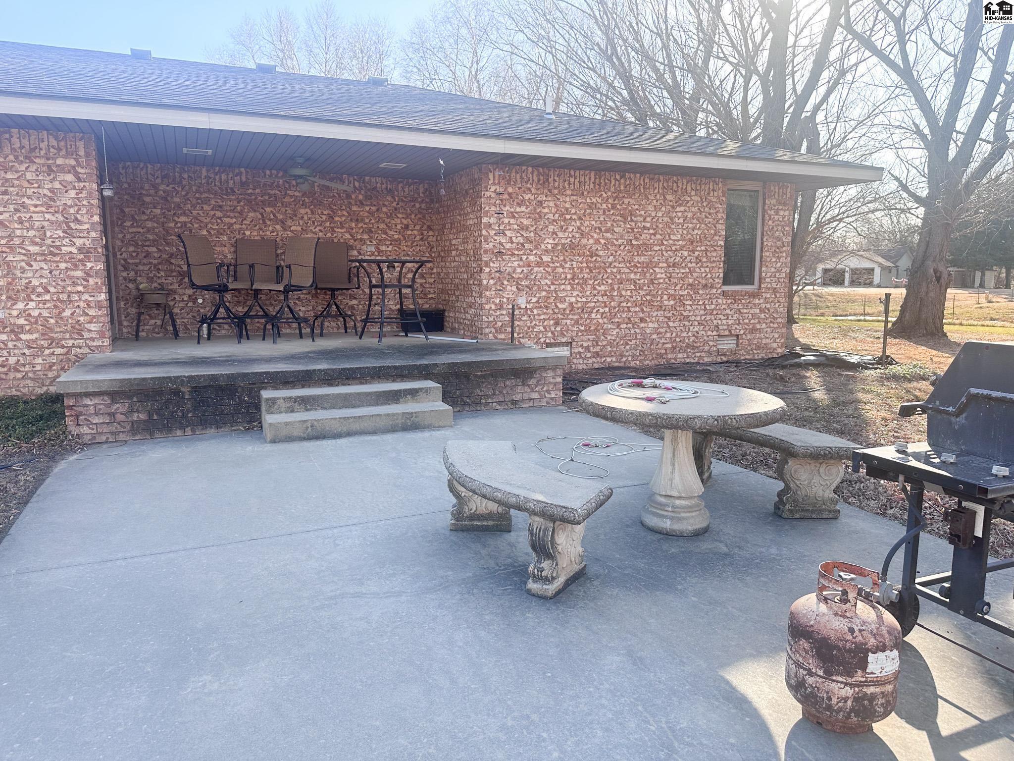 1114 W Hoover Road Kingman KS 67068