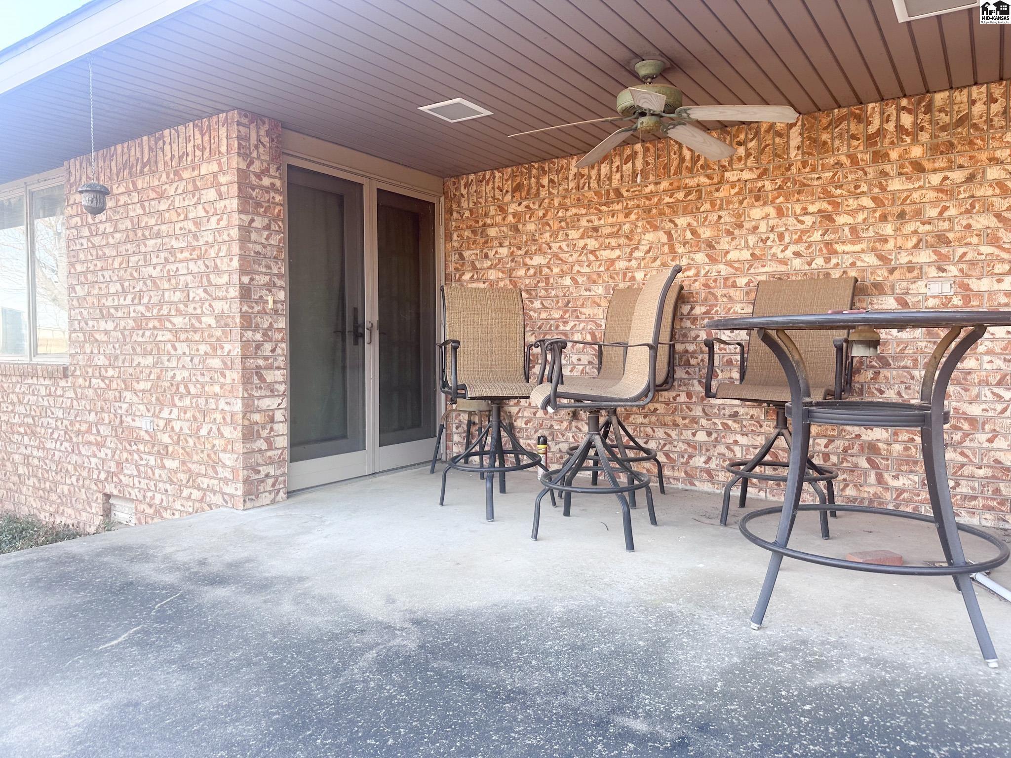 1114 W Hoover Road Kingman KS 67068