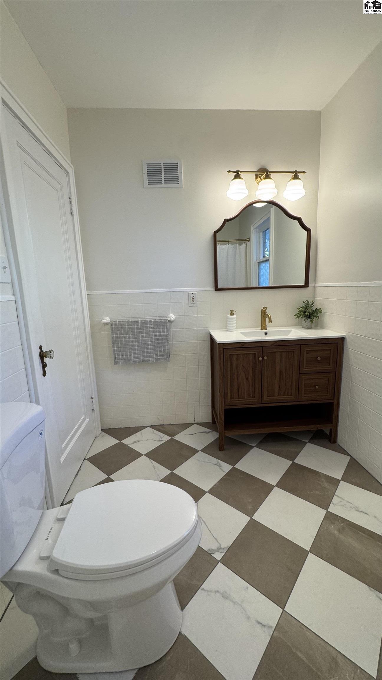 1201 N. Monroe Hutchinson KS 67501