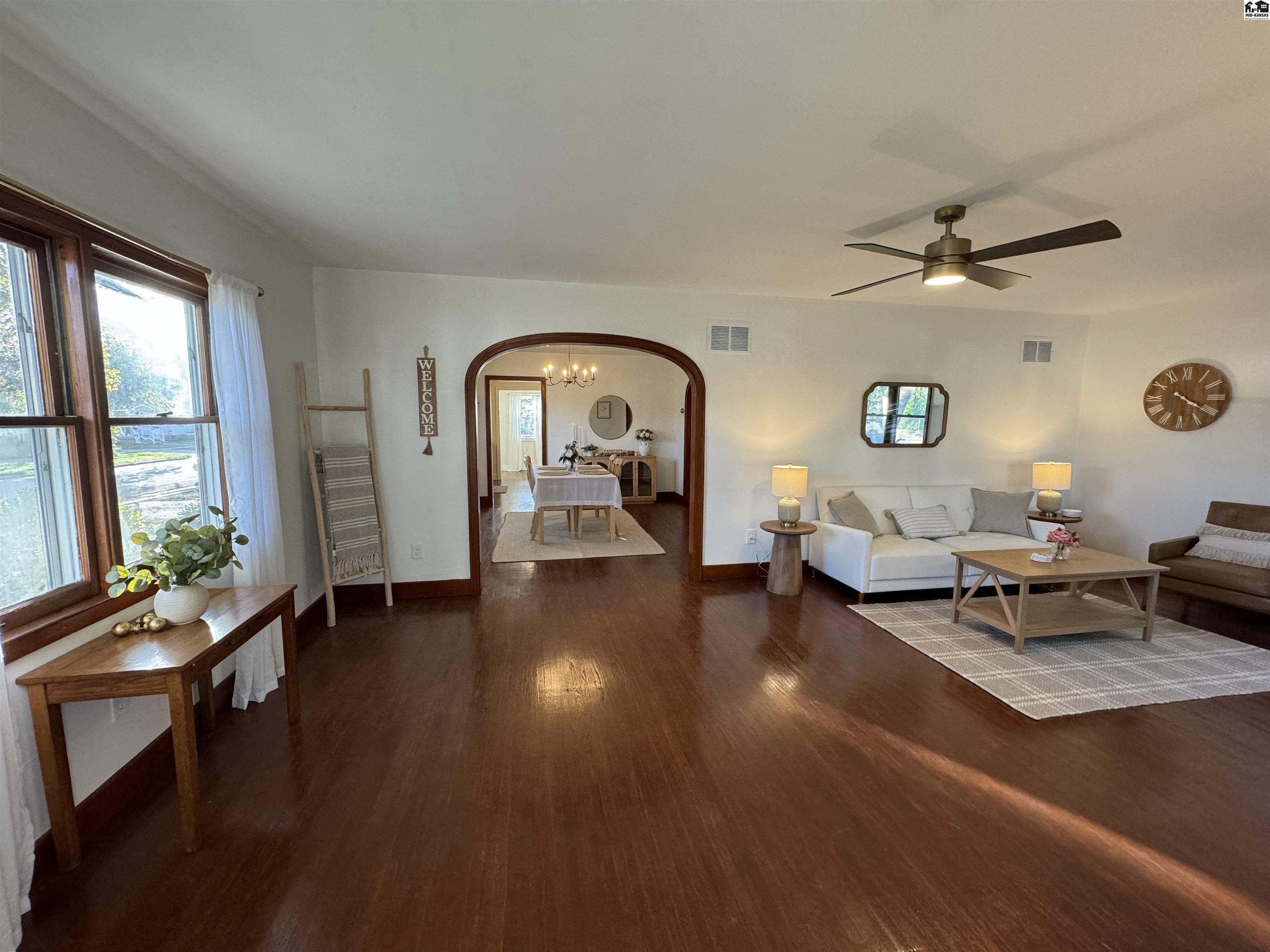 1201 N. Monroe Hutchinson KS 67501