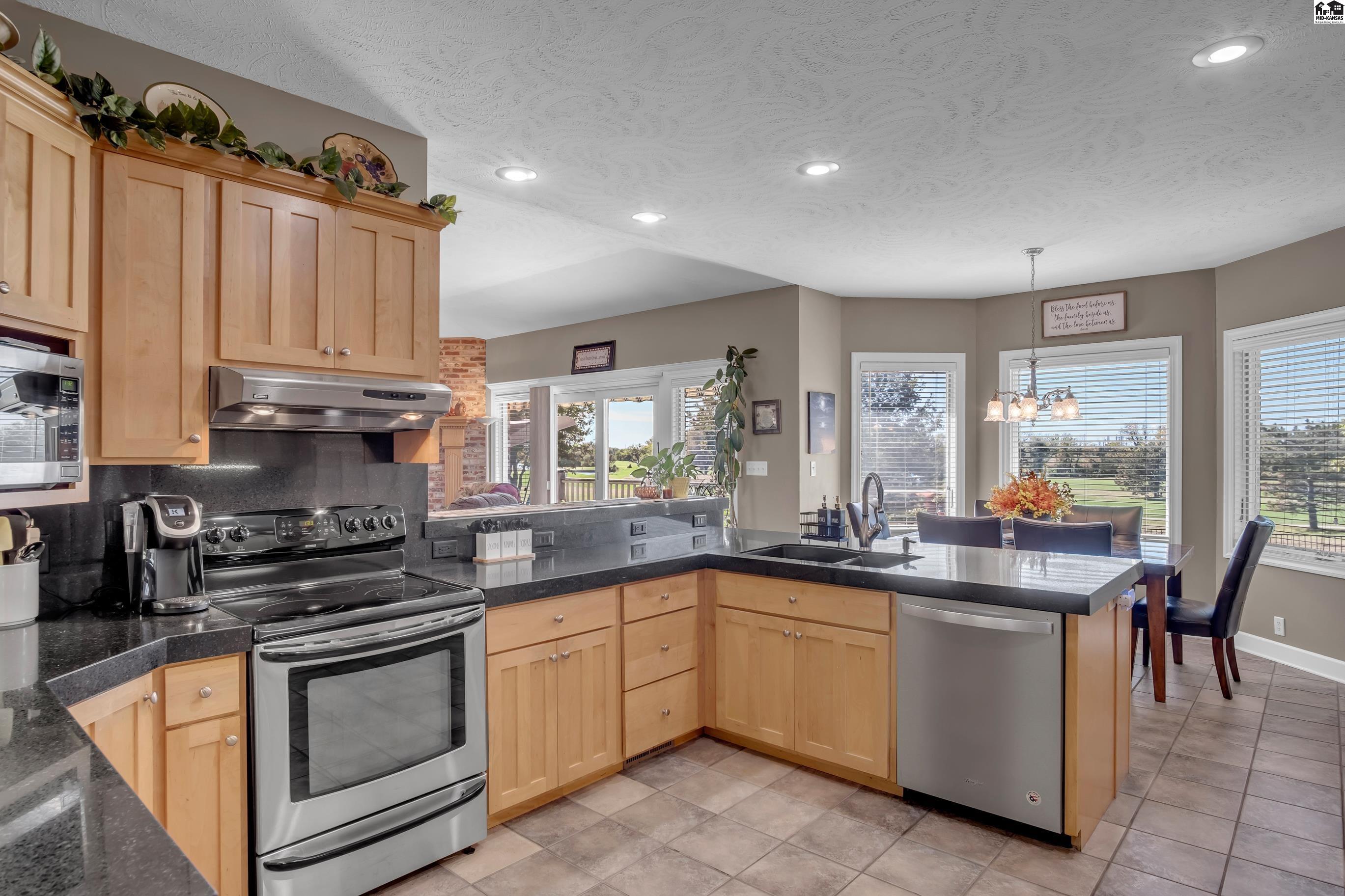 806 Woodthrush Drive Mcpherson KS 67460