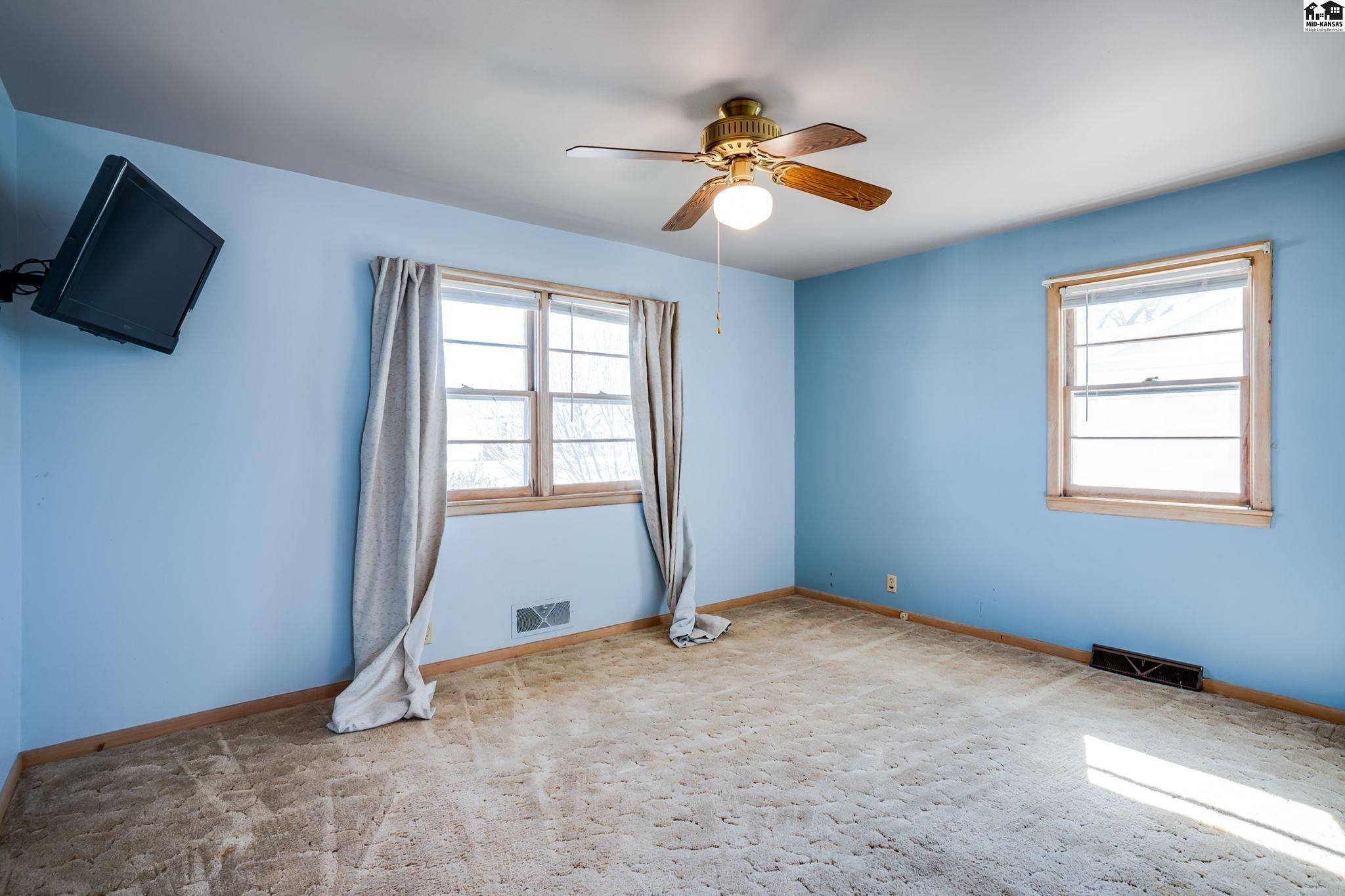 2207 N Tyler Street Hutchinson KS 67502