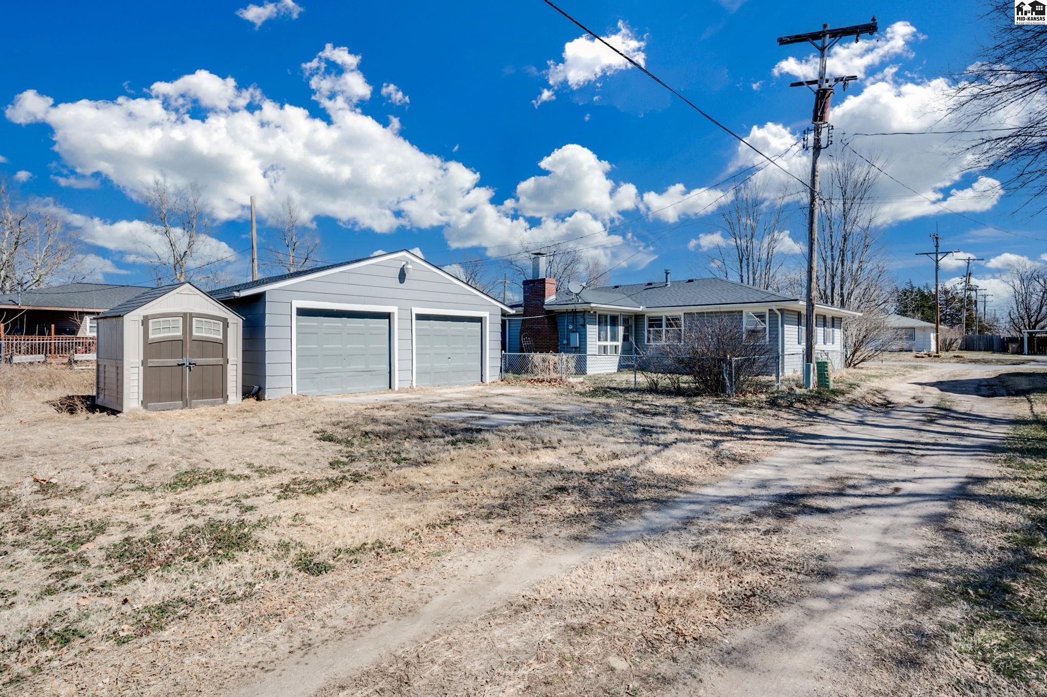 2207 N Tyler Street Hutchinson KS 67502