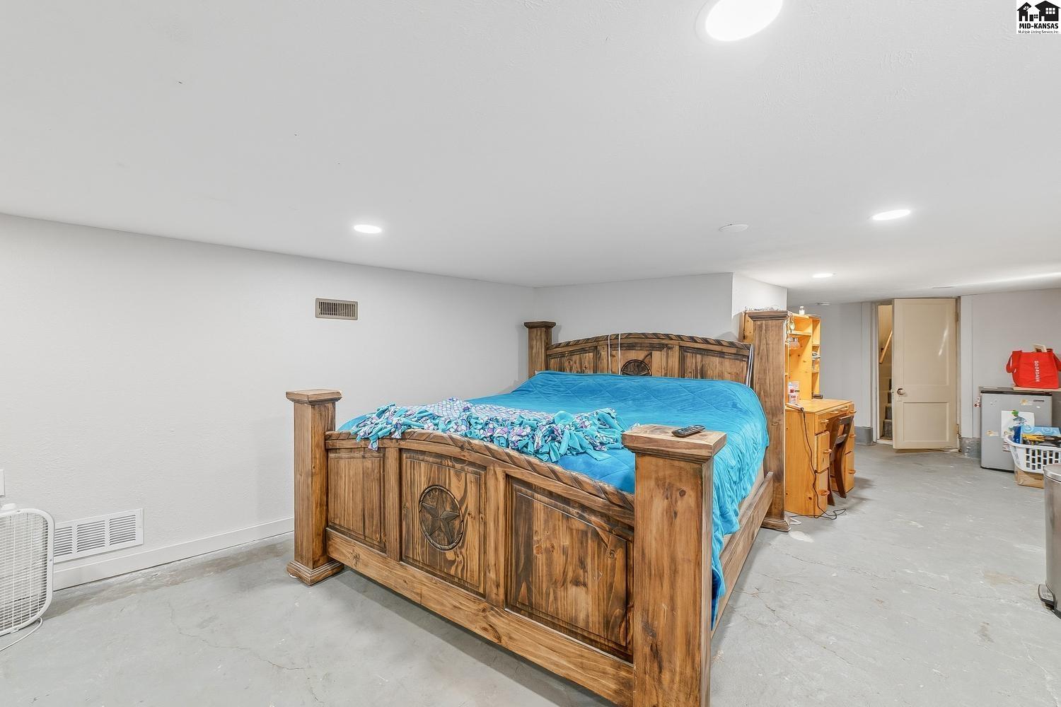 624 W 15th Avenue Hutchinson KS 67501