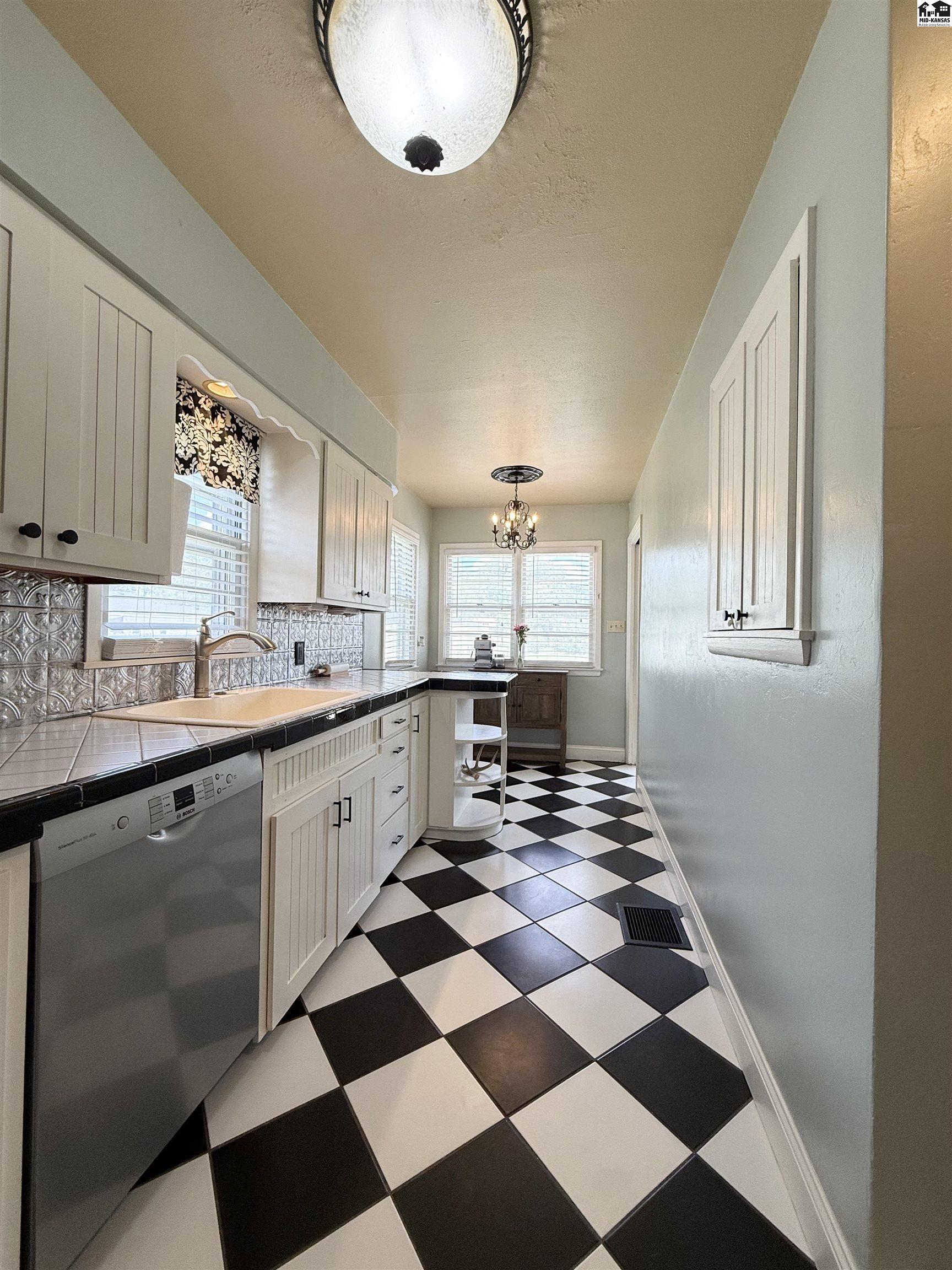 904 W 20th Avenue Hutchinson KS 67502