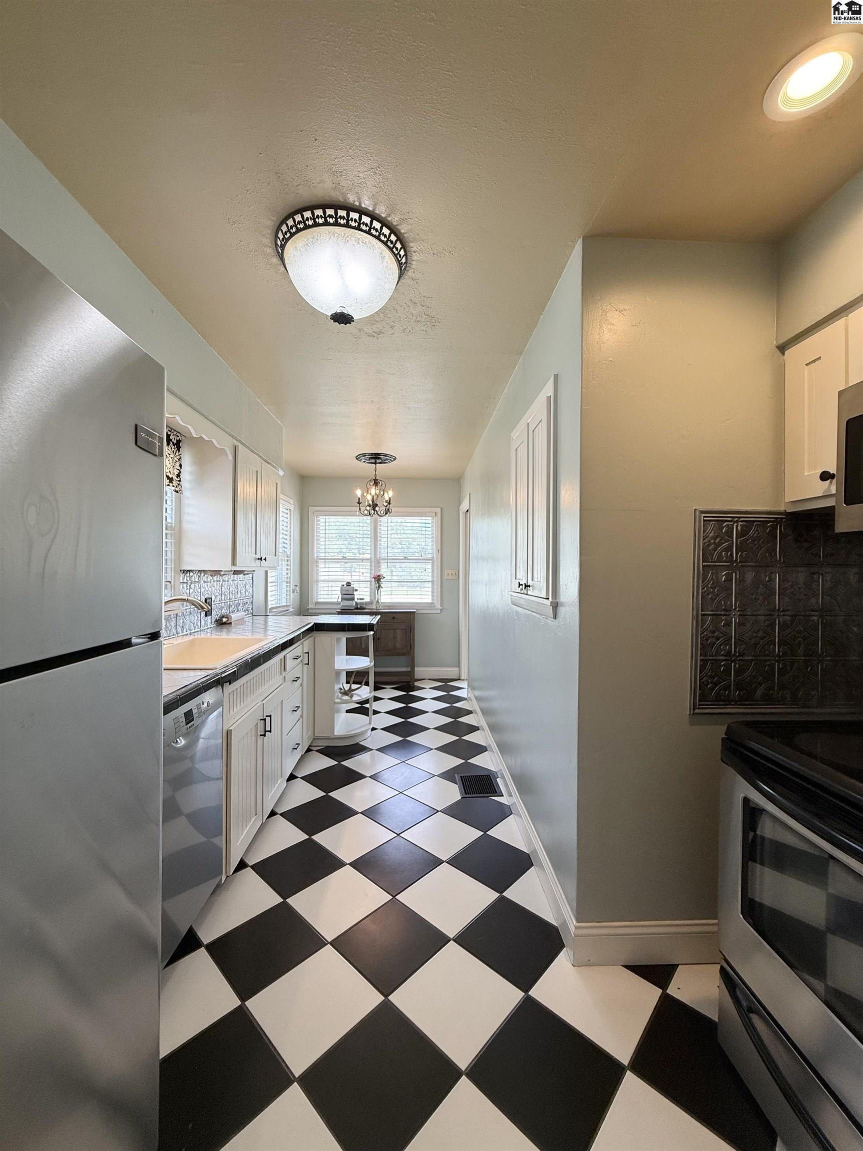 904 W 20th Avenue Hutchinson KS 67502
