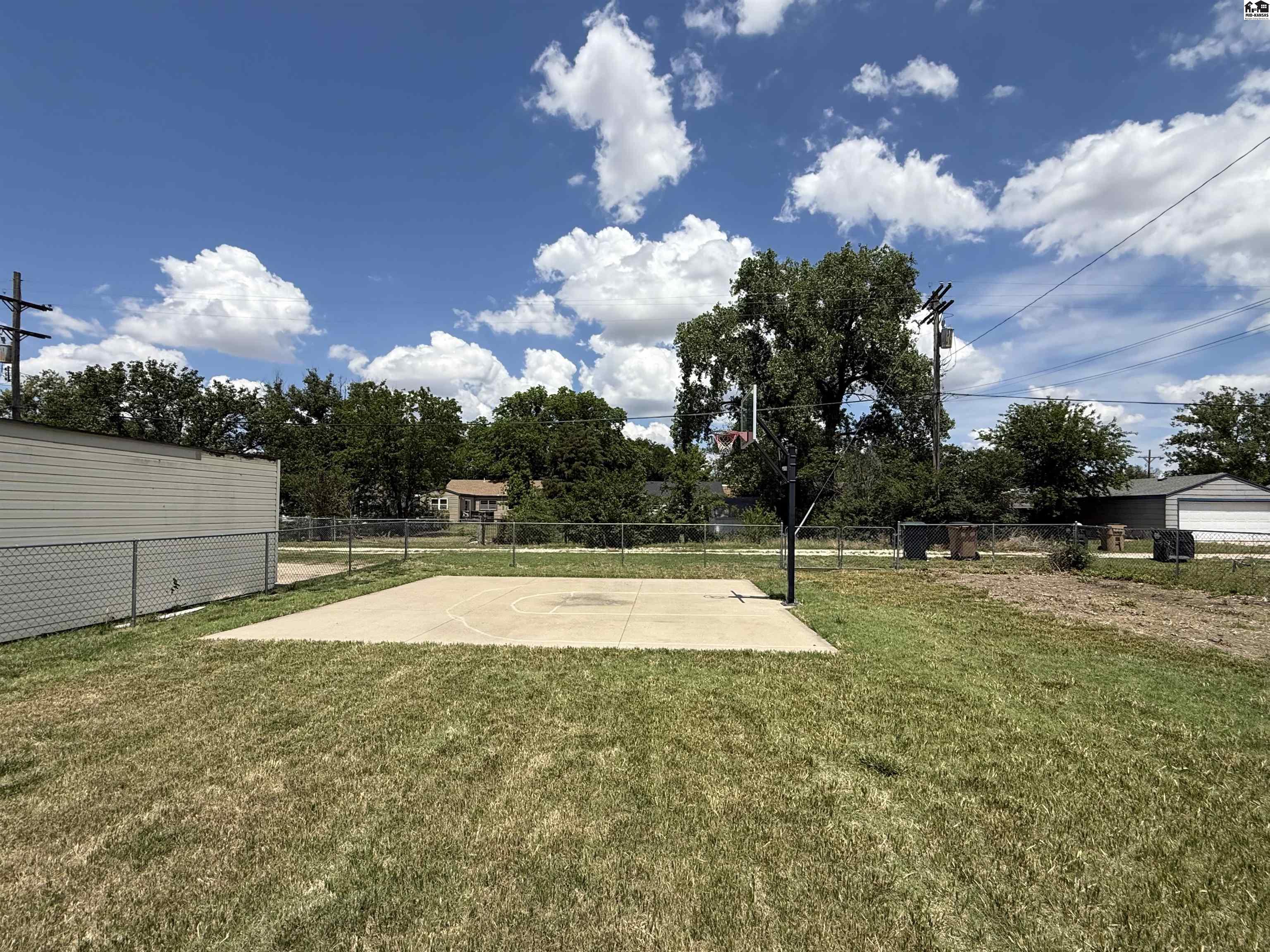 904 W 20th Avenue Hutchinson KS 67502