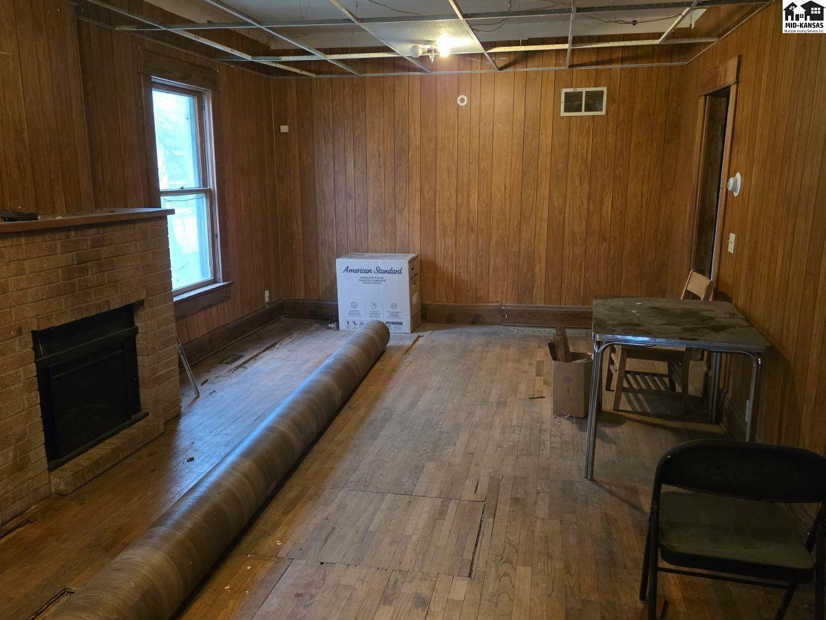 539 E Ave B Hutchinson KS 67501