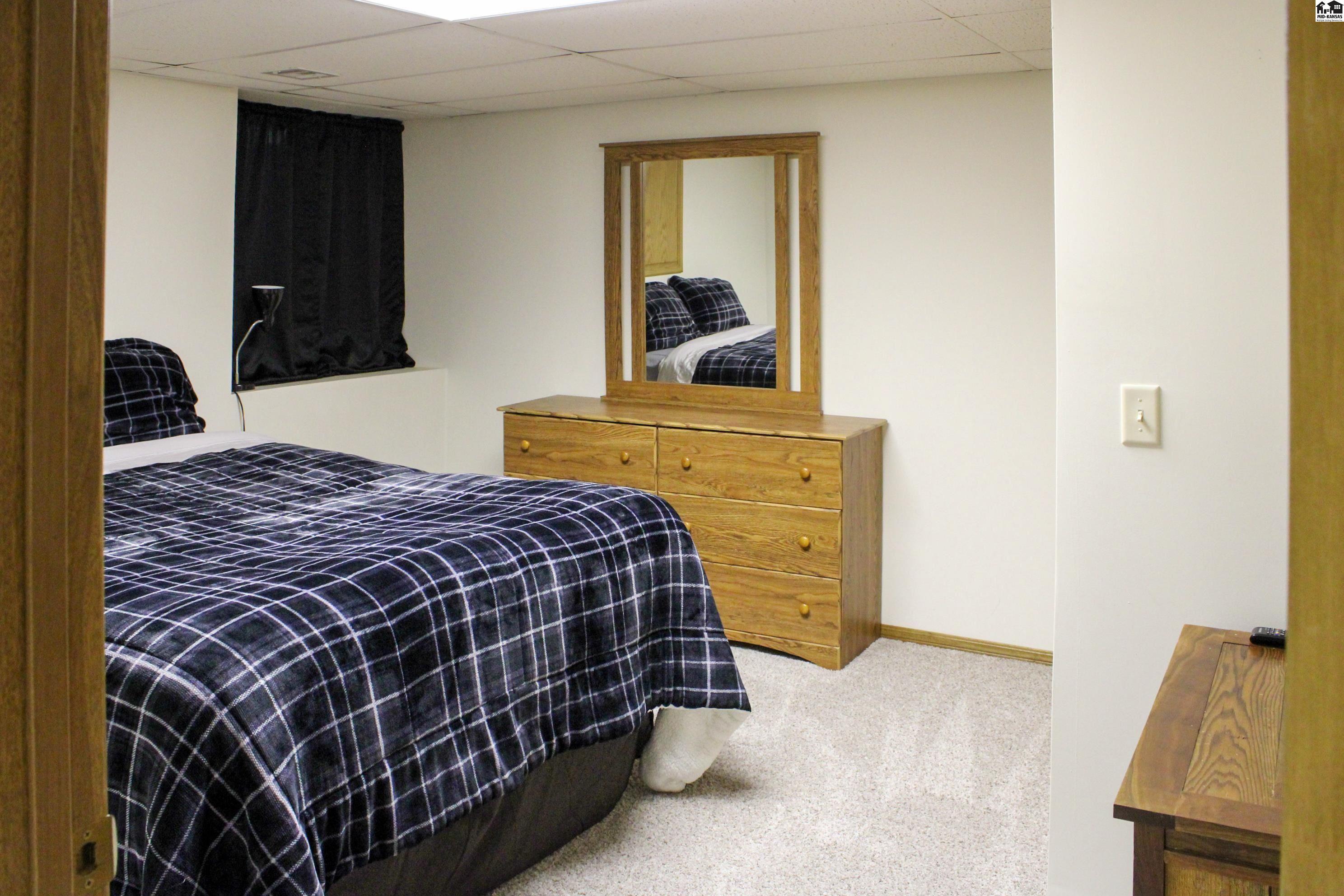 324 Victoria Road Newton KS 67114