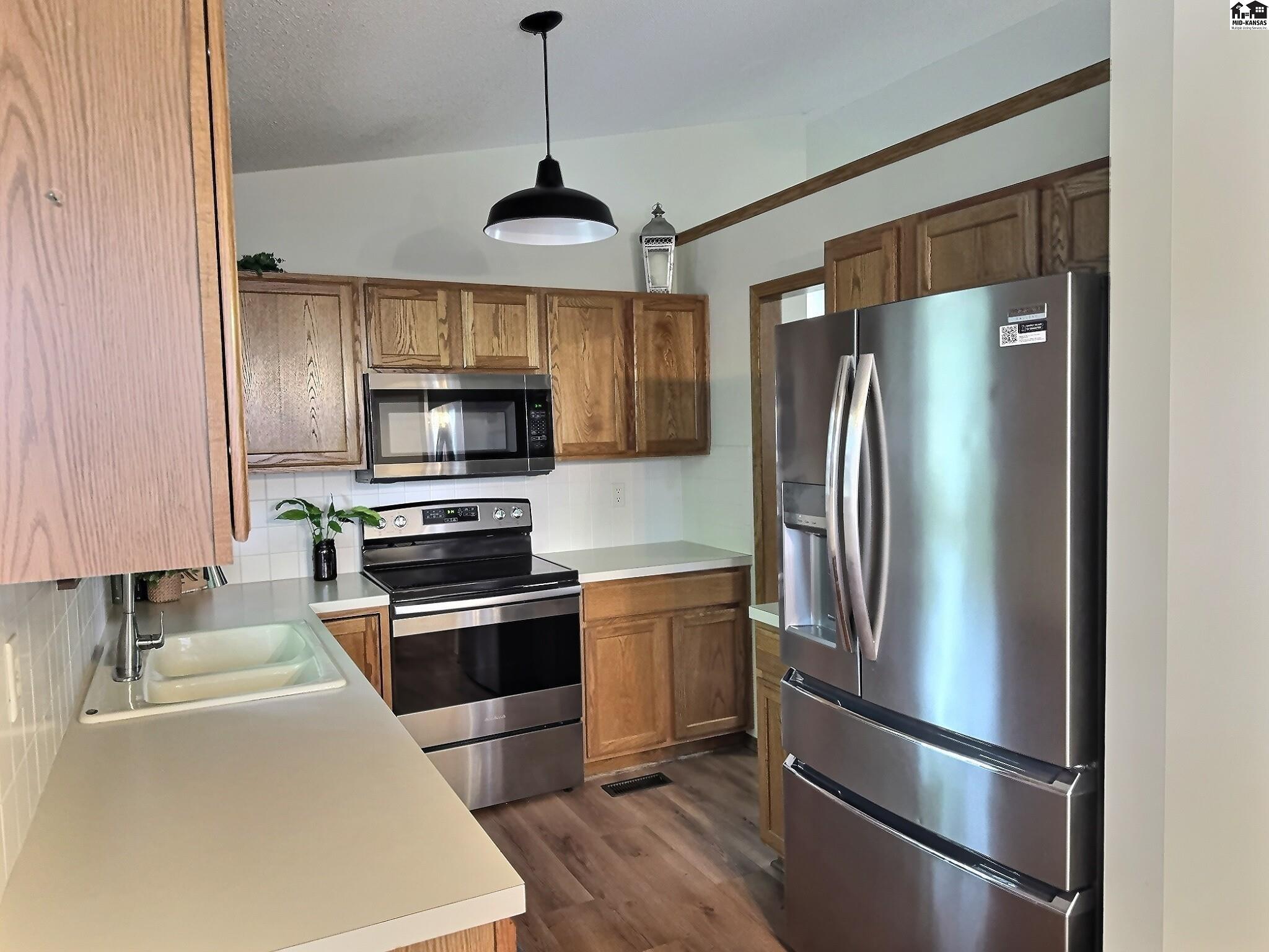 324 Victoria Road Newton KS 67114