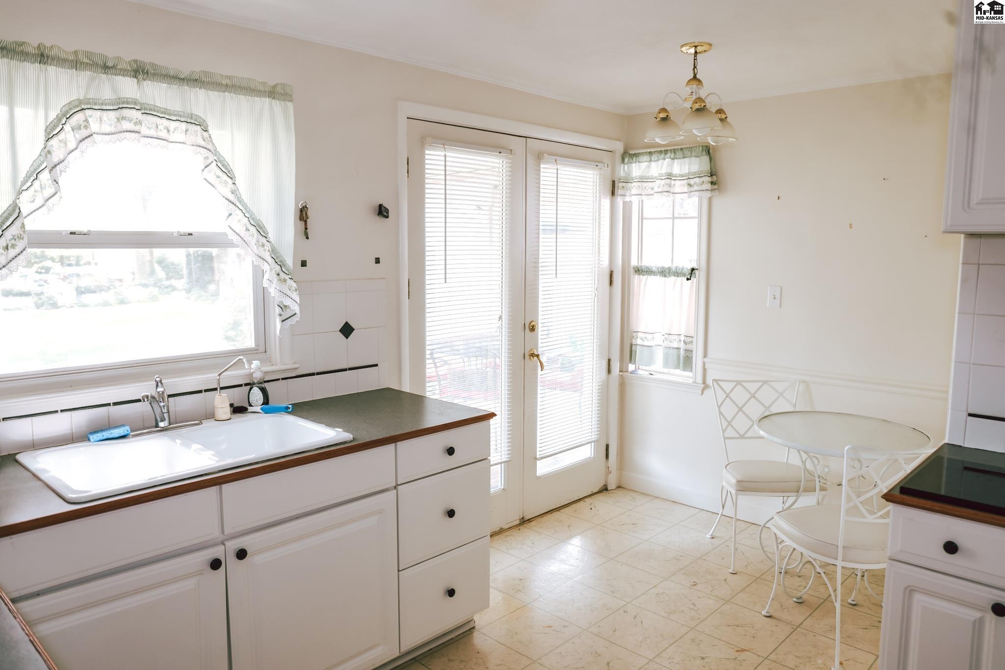2011 N Adams Street Hutchinson KS 67502