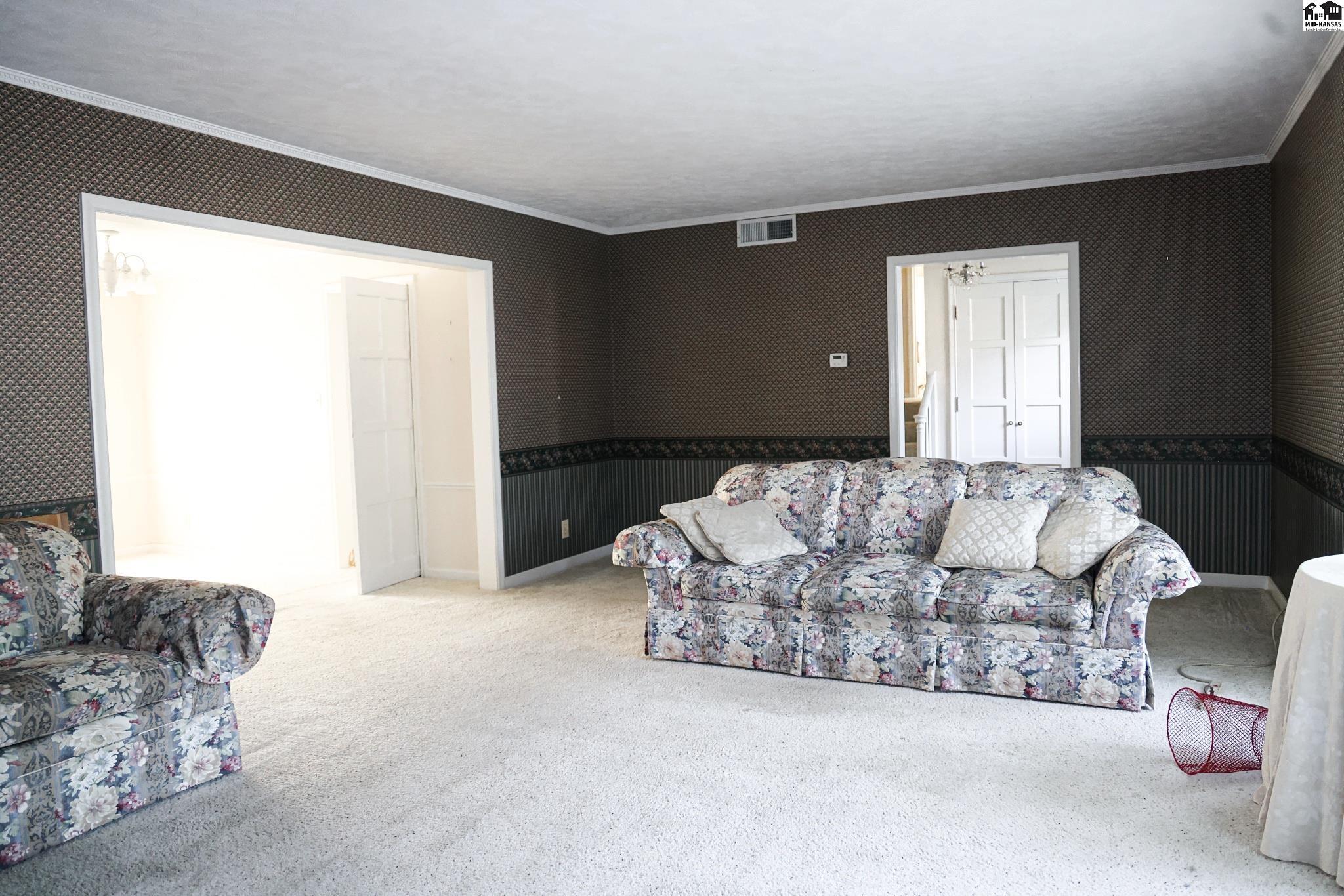 2011 N Adams Street Hutchinson KS 67502