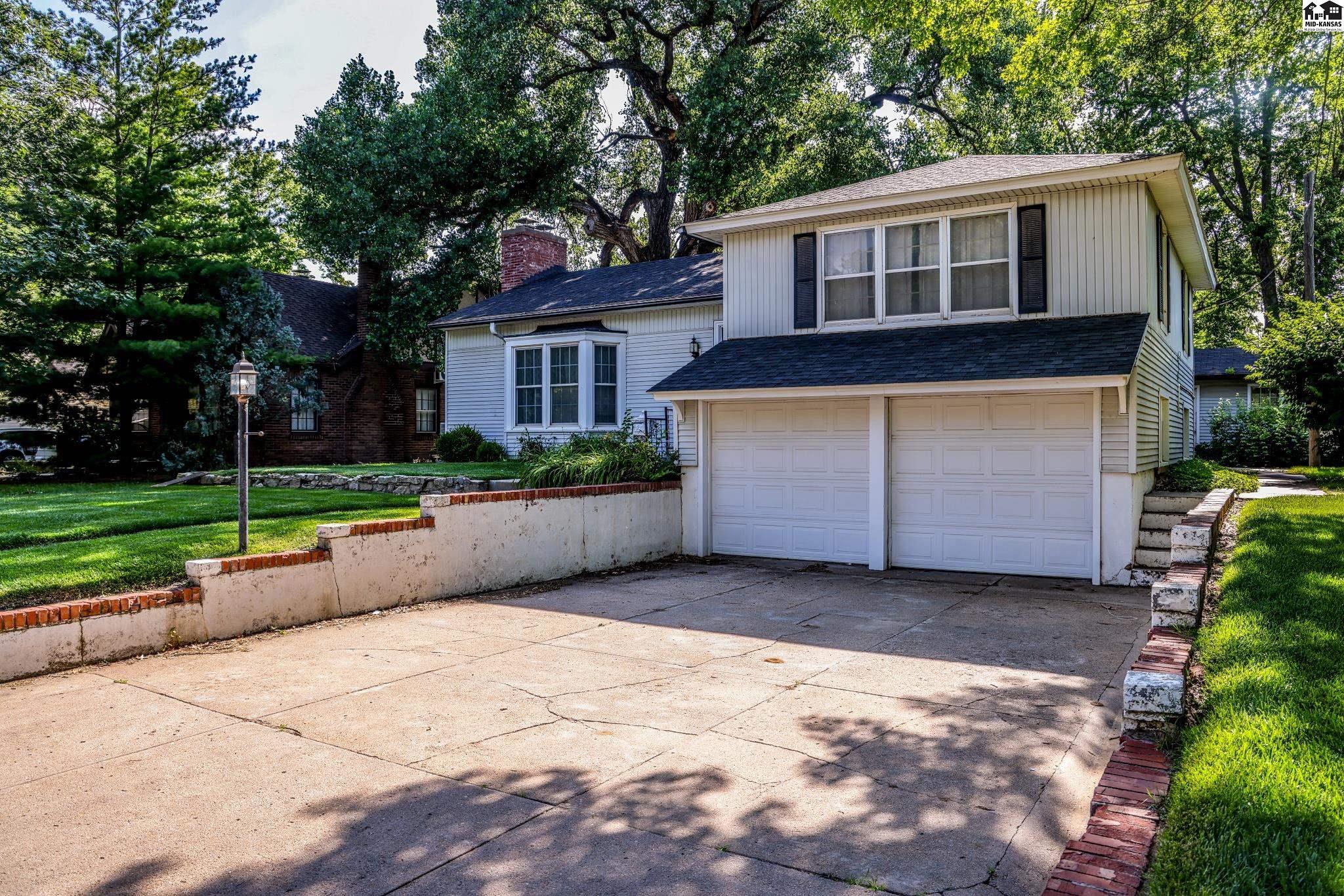 2011 N Adams Street Hutchinson KS 67502