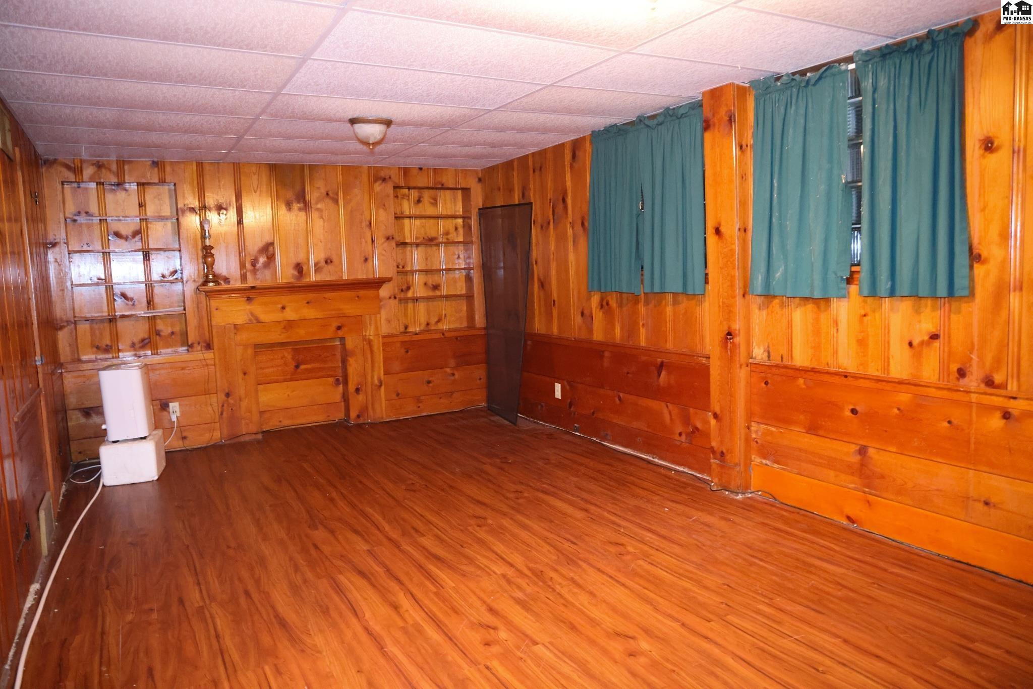 2011 N Adams Street Hutchinson KS 67502