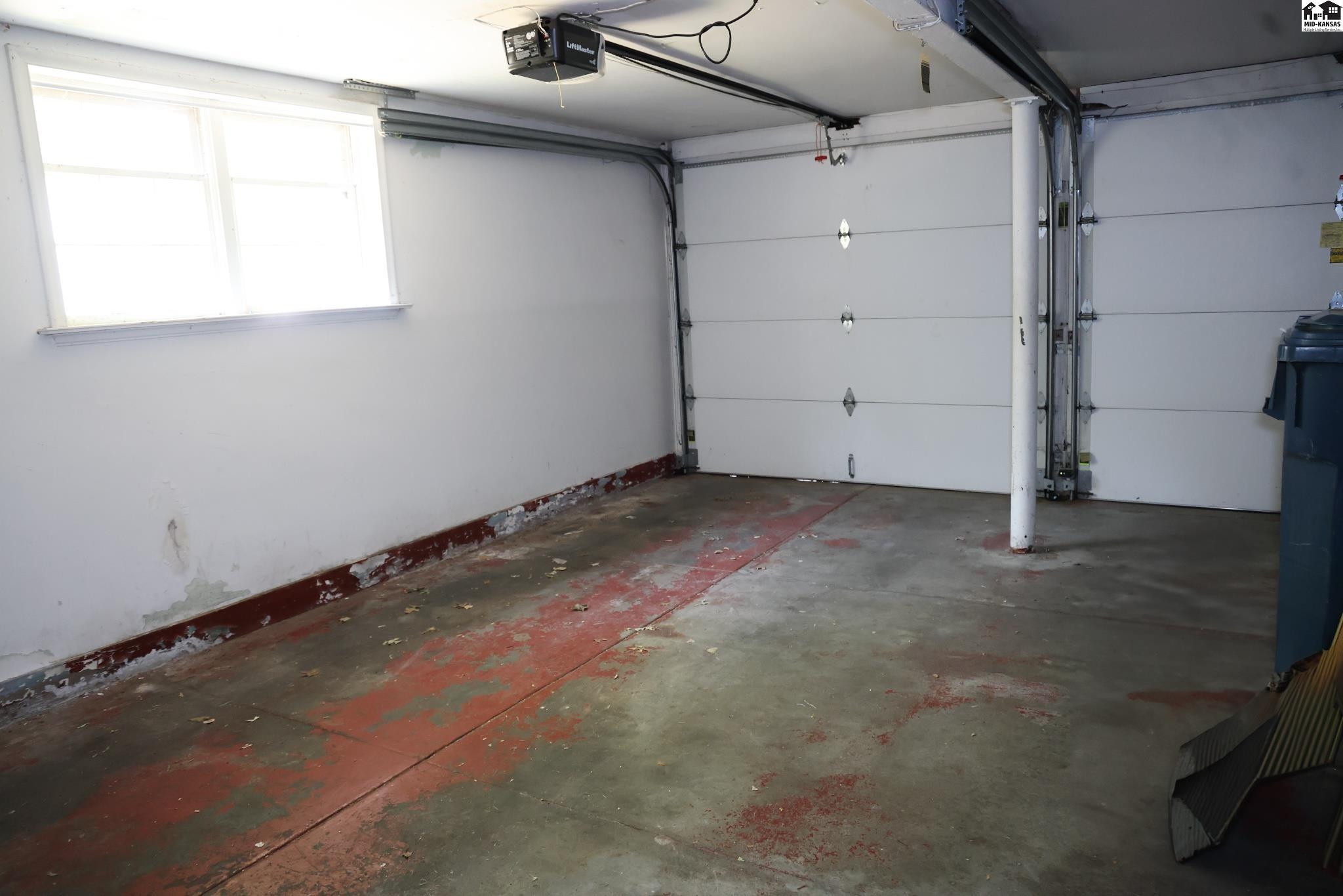 2011 N Adams Street Hutchinson KS 67502