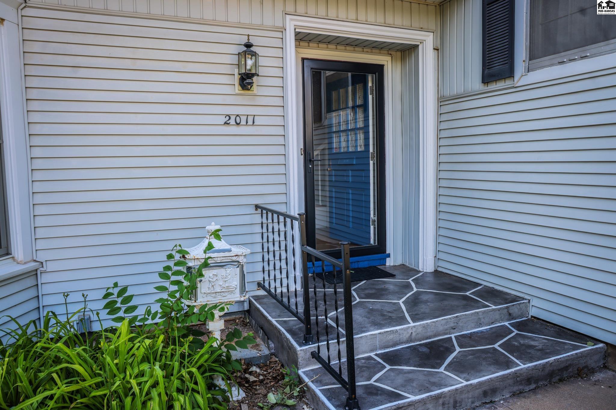 2011 N Adams Street Hutchinson KS 67502