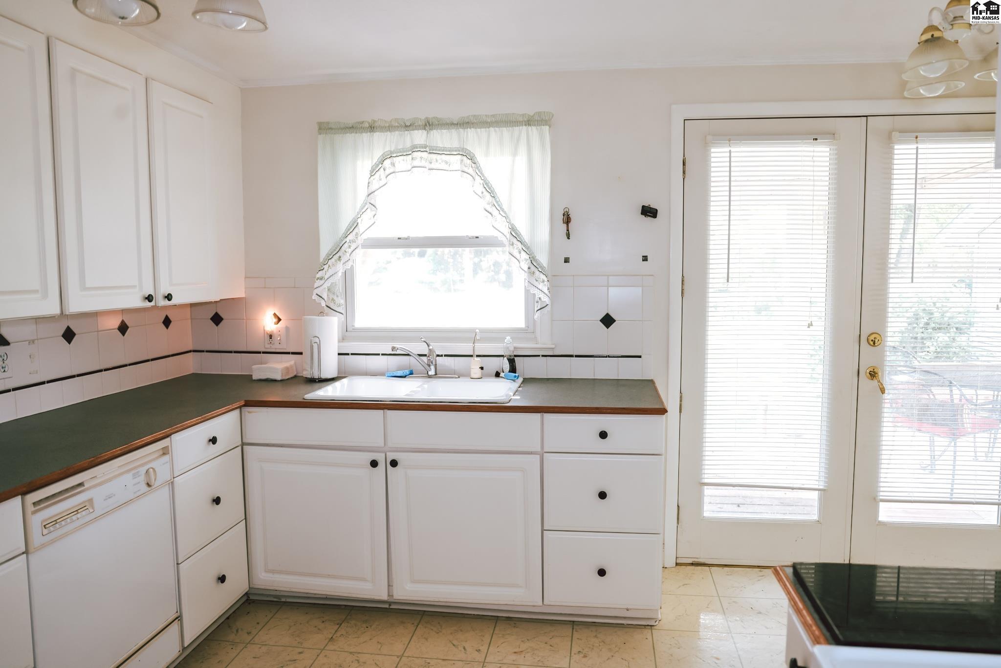 2011 N Adams Street Hutchinson KS 67502