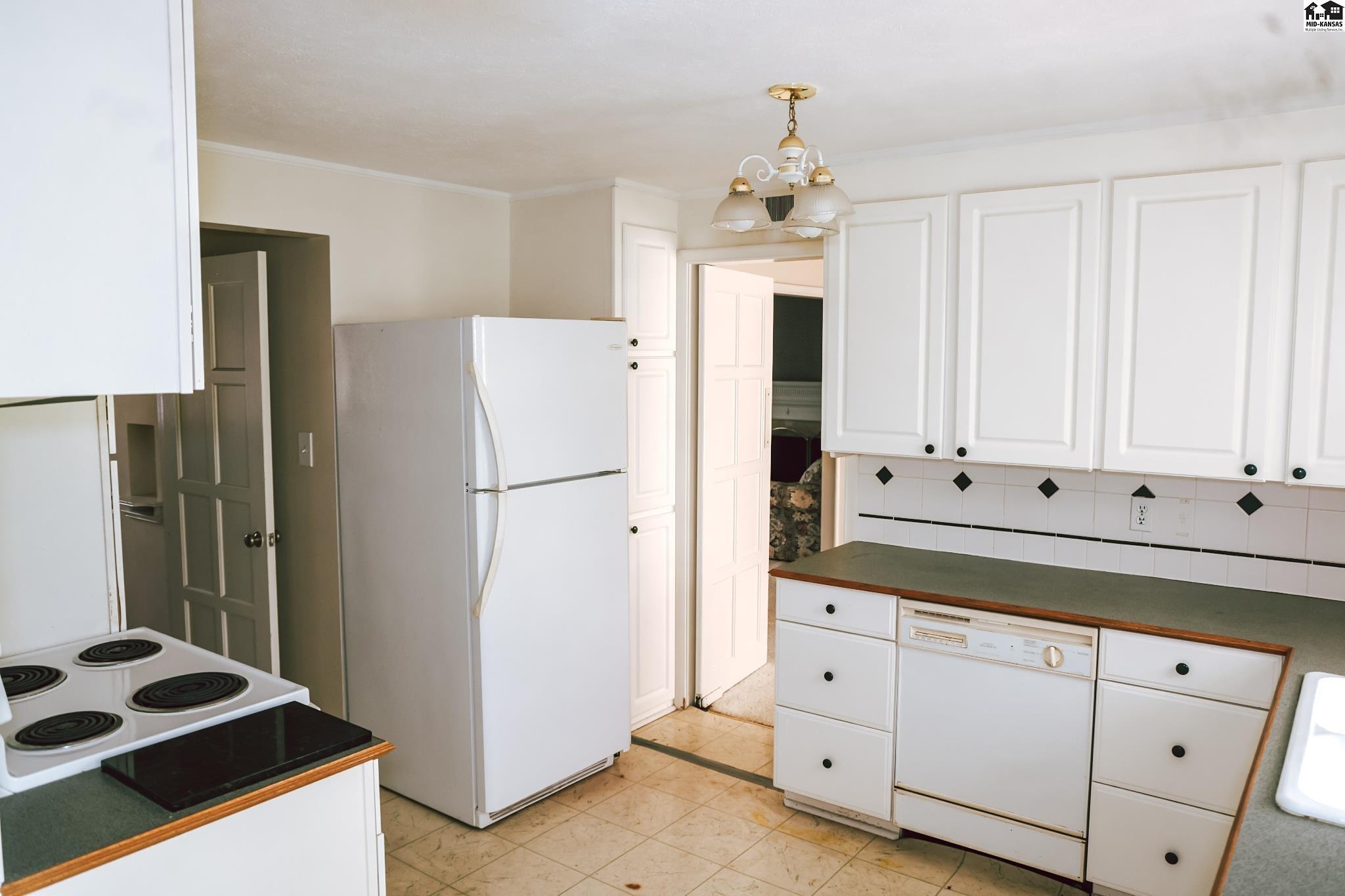 2011 N Adams Street Hutchinson KS 67502