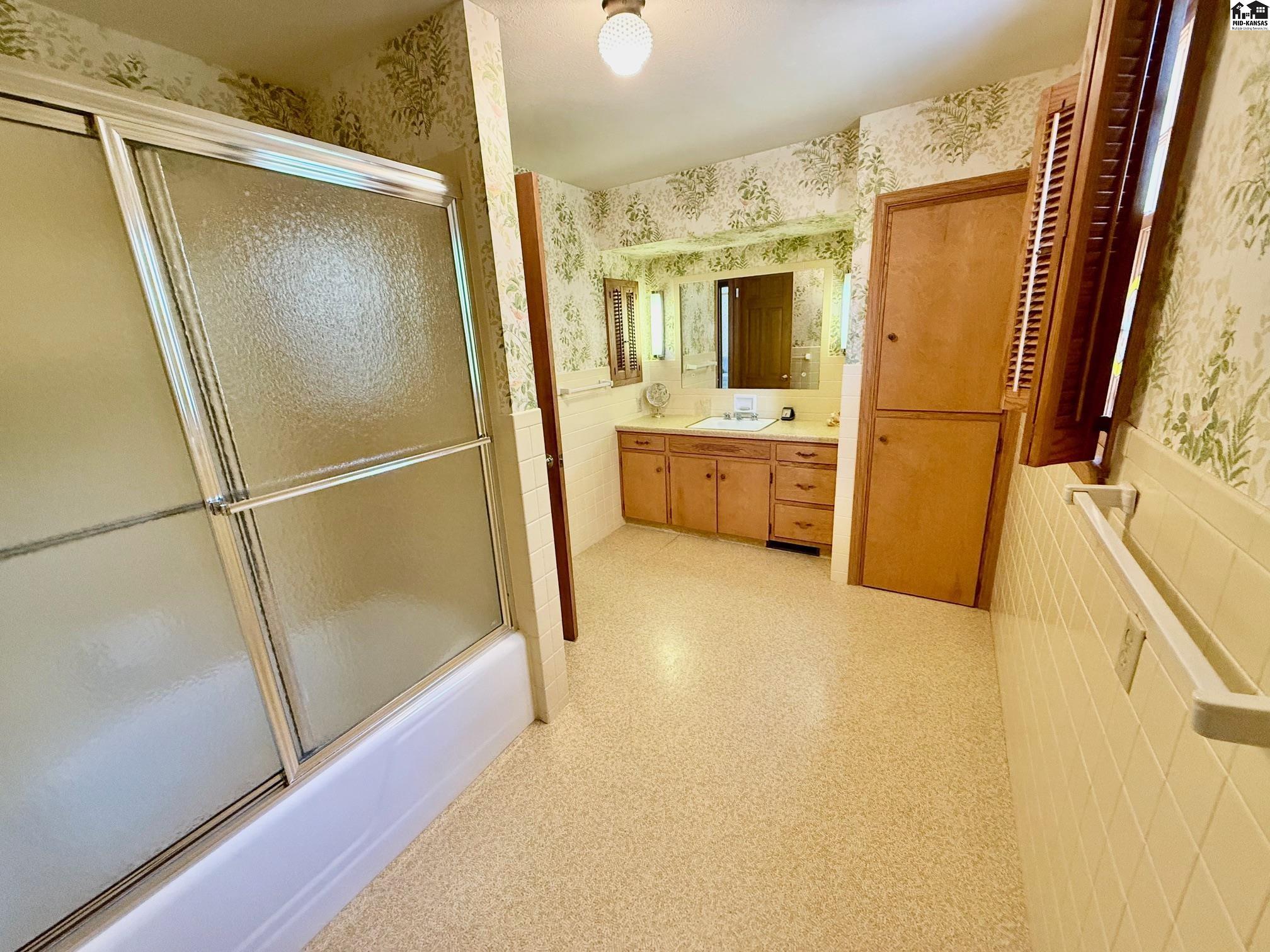 1 Hilltop Drive Hutchinson KS 67502