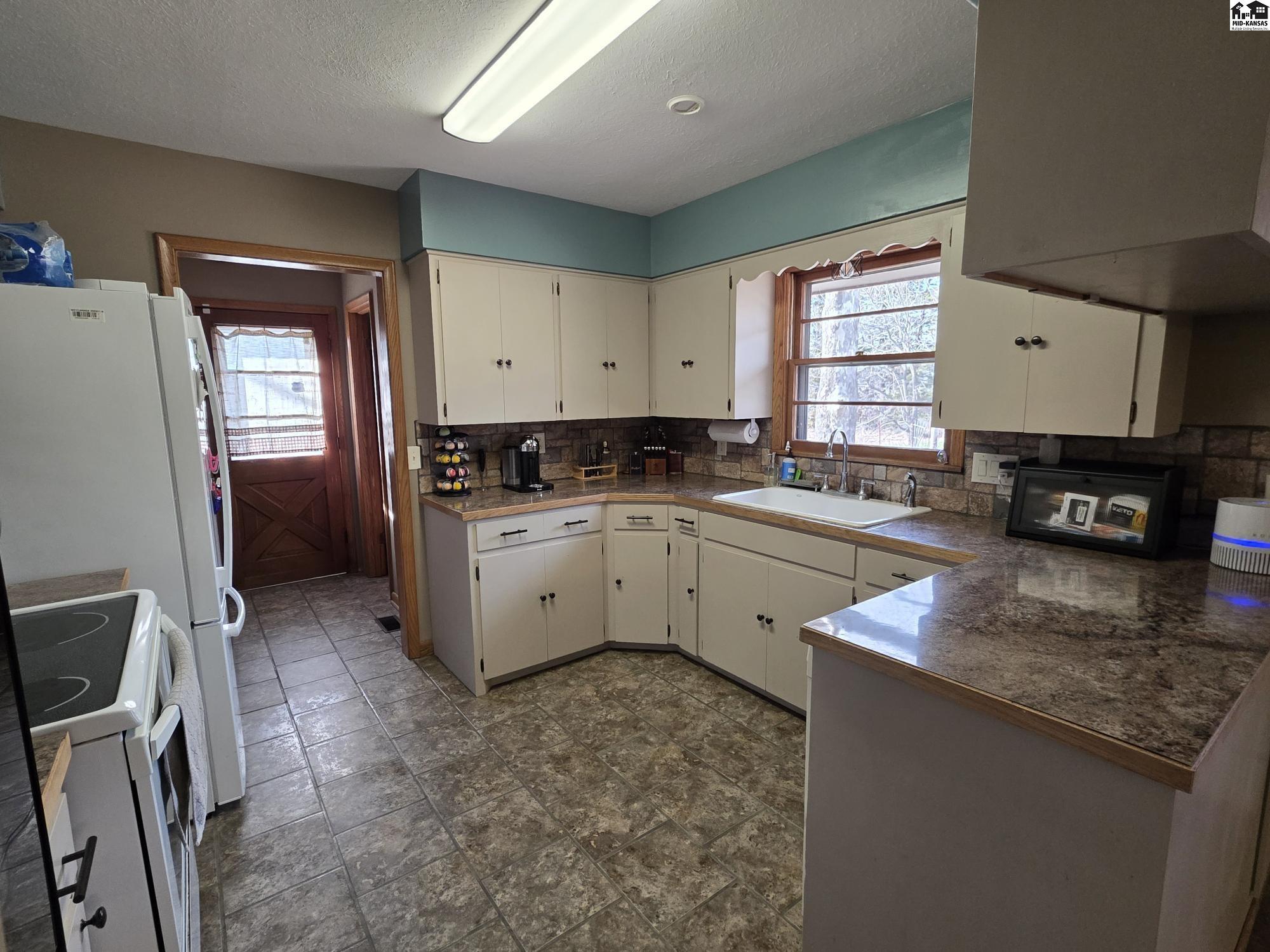 1316 W 30th Avenue Hutchinson KS 67502