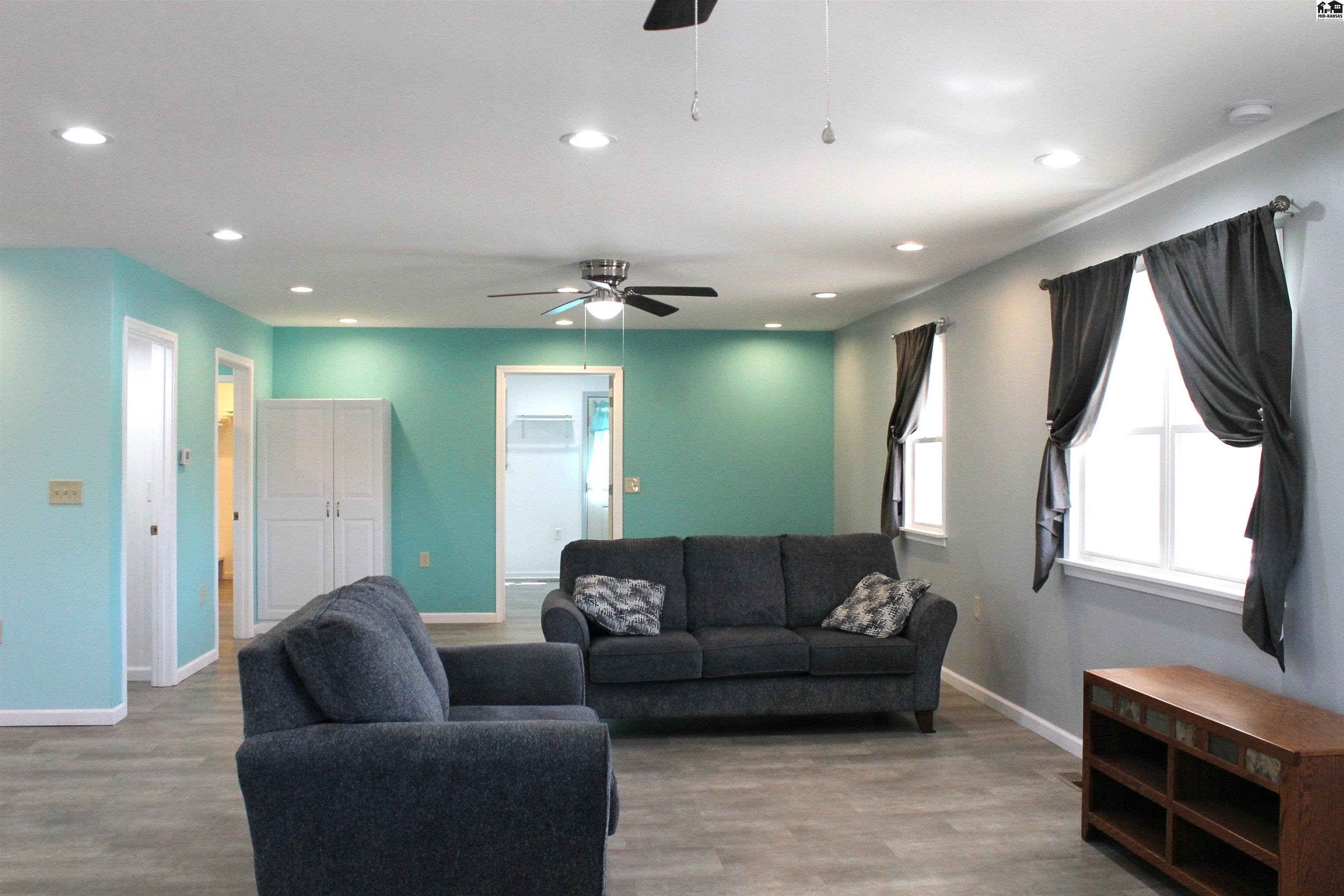 3705 W 6th Avenue Hutchinson KS 67501