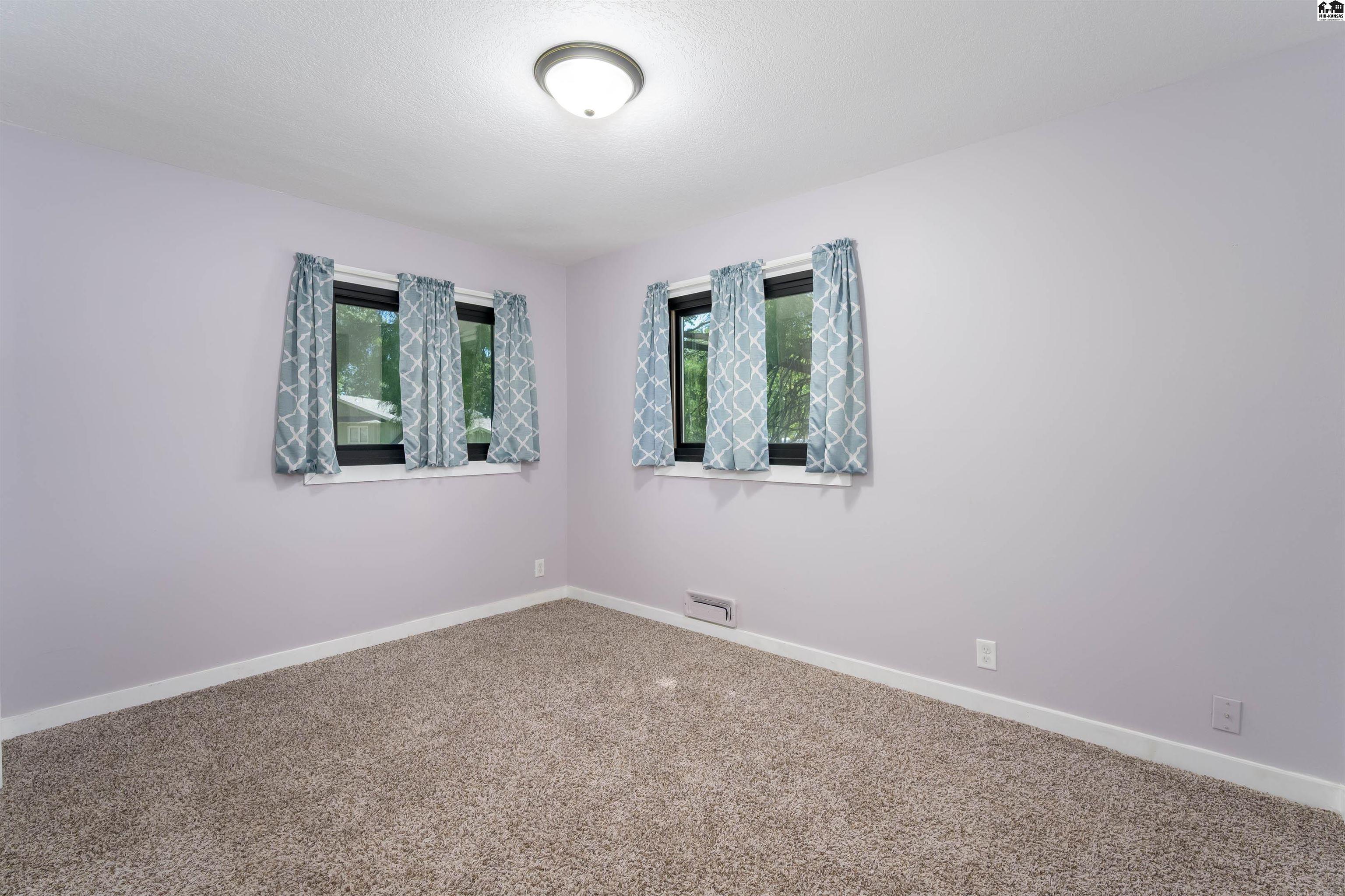 8202 E Morningside Street Wichita KS 67207-1127