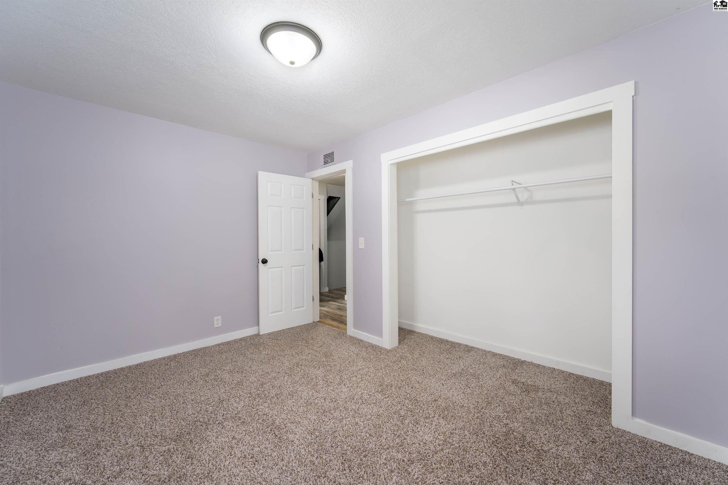 8202 E Morningside Street Wichita KS 67207-1127