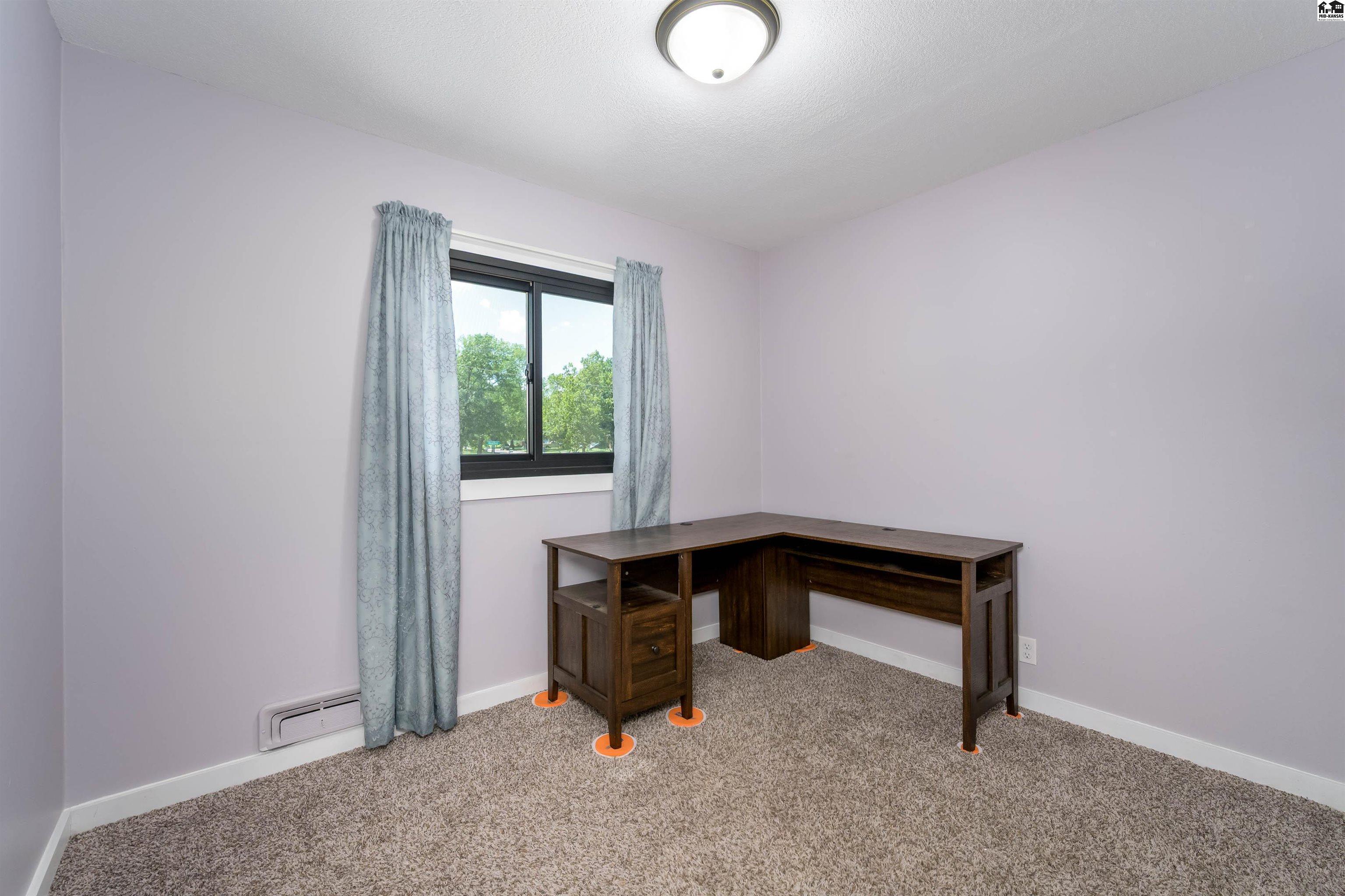 8202 E Morningside Street Wichita KS 67207-1127