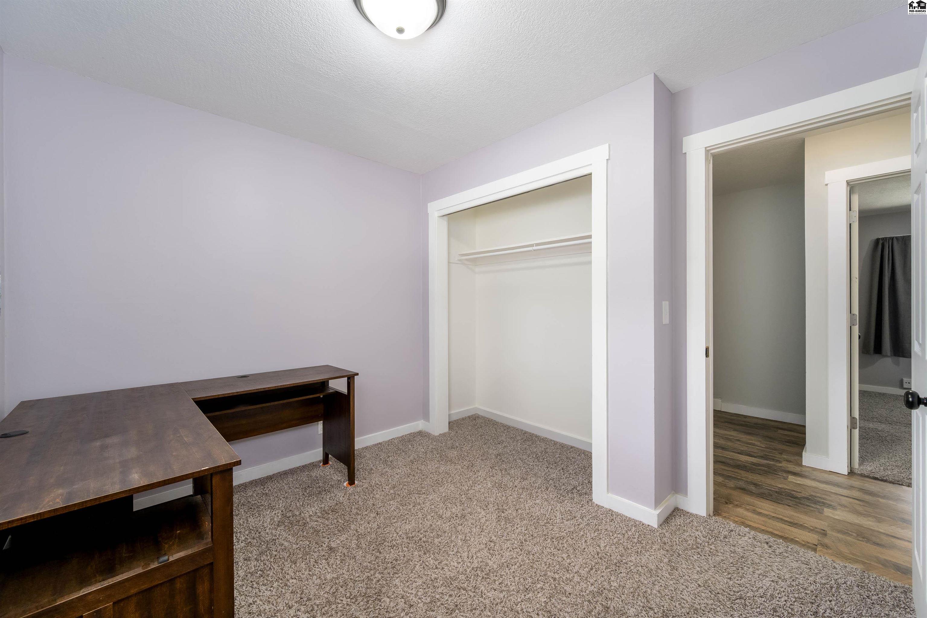 8202 E Morningside Street Wichita KS 67207-1127