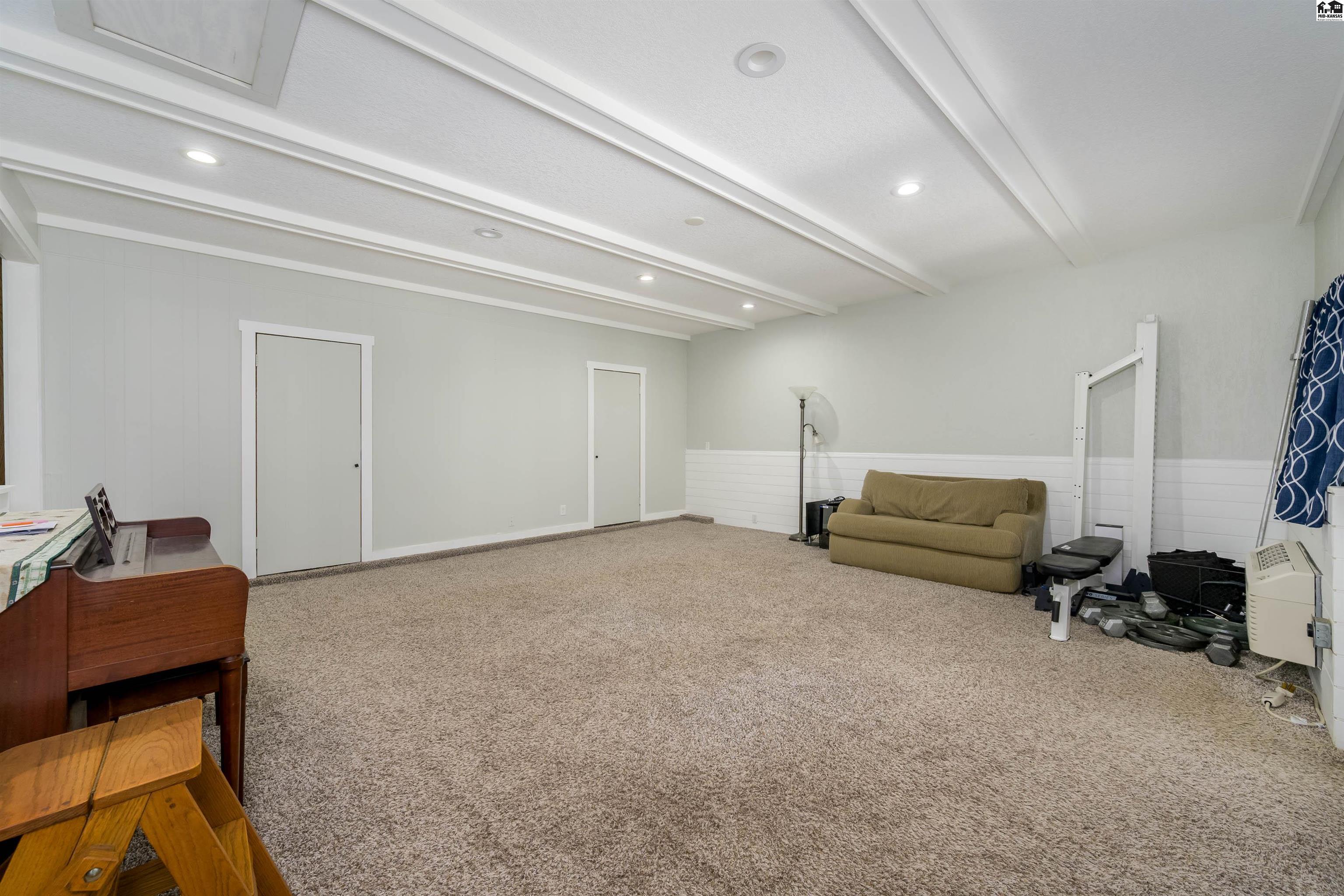 8202 E Morningside Street Wichita KS 67207-1127