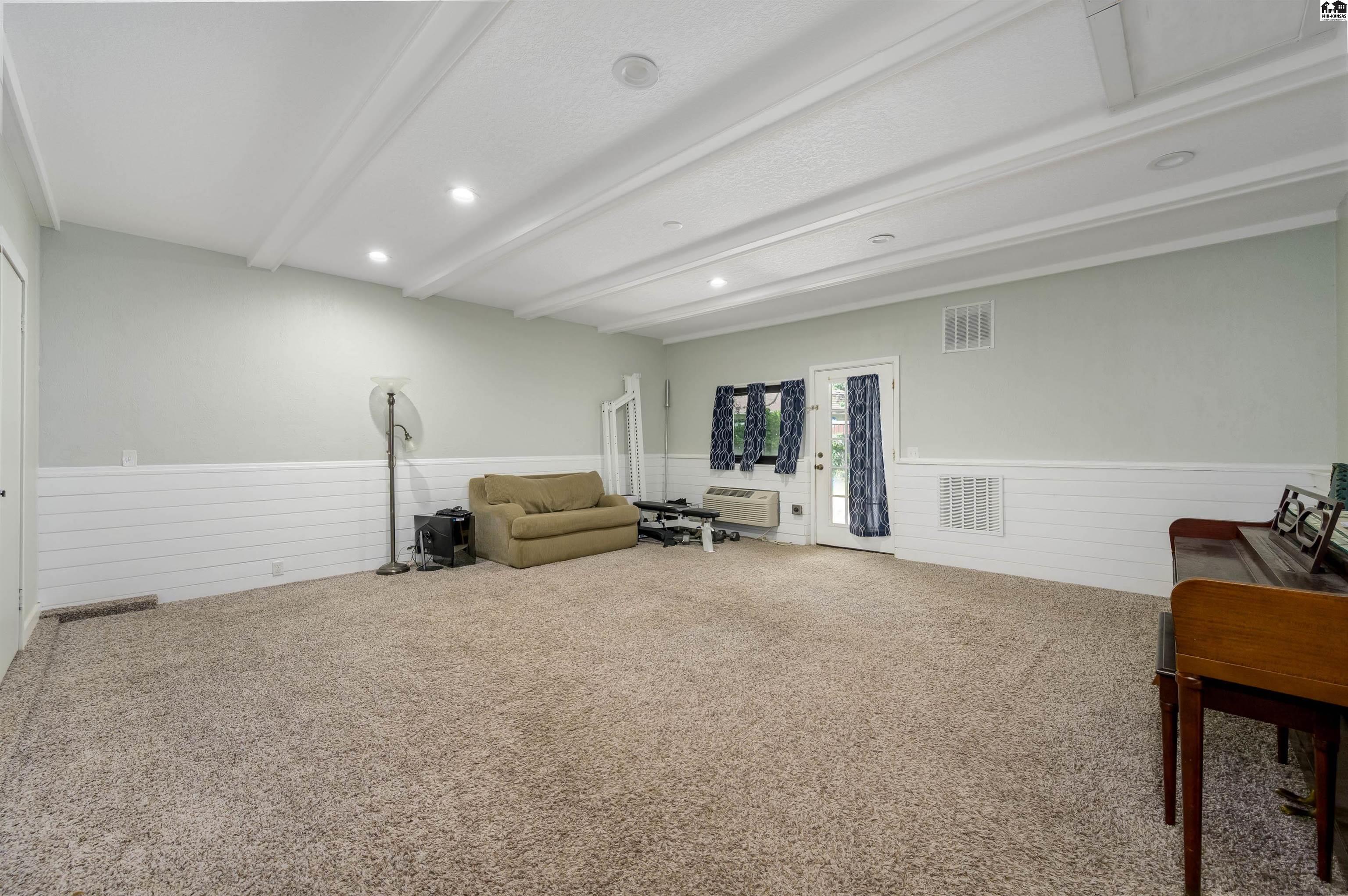 8202 E Morningside Street Wichita KS 67207-1127