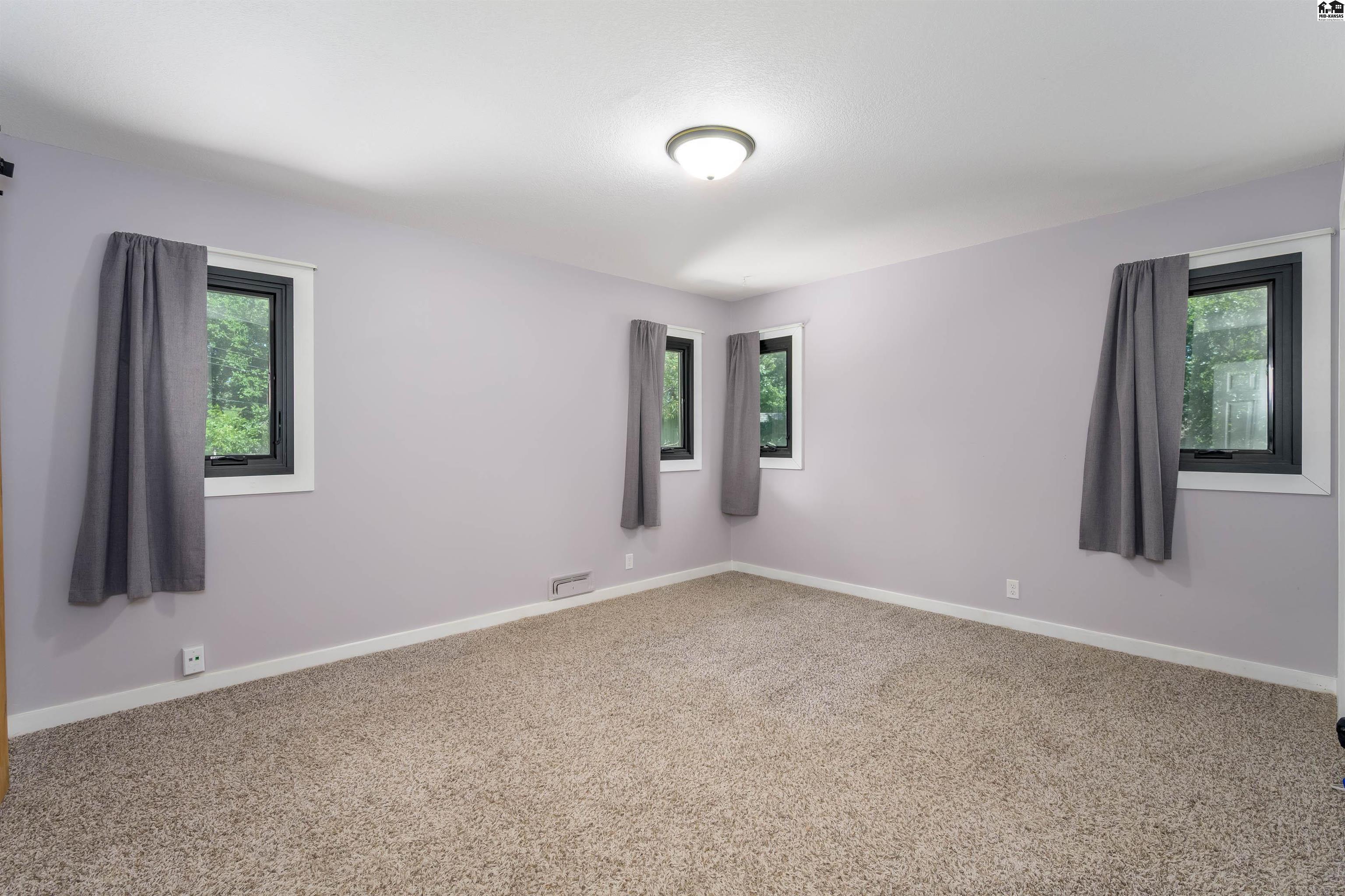 8202 E Morningside Street Wichita KS 67207-1127