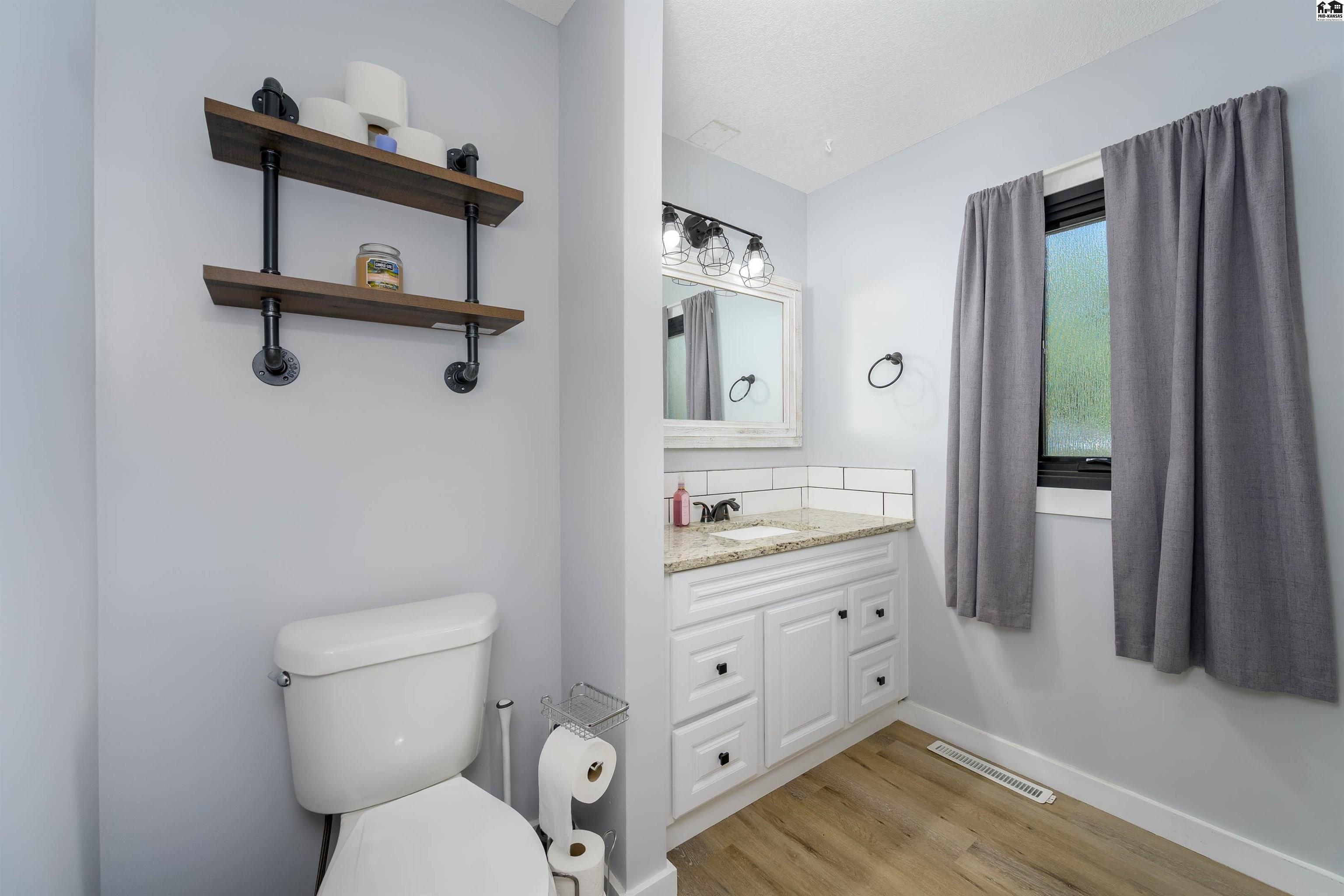 8202 E Morningside Street Wichita KS 67207-1127