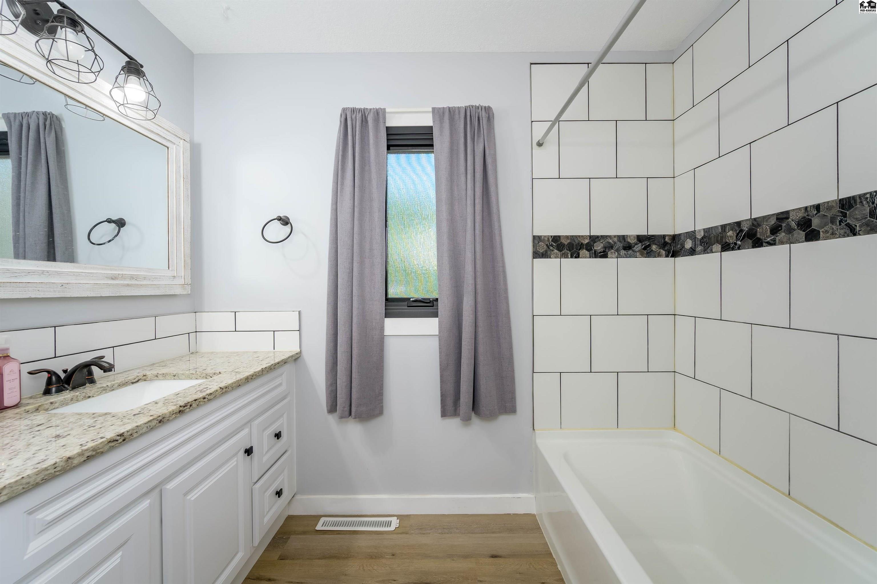 8202 E Morningside Street Wichita KS 67207-1127