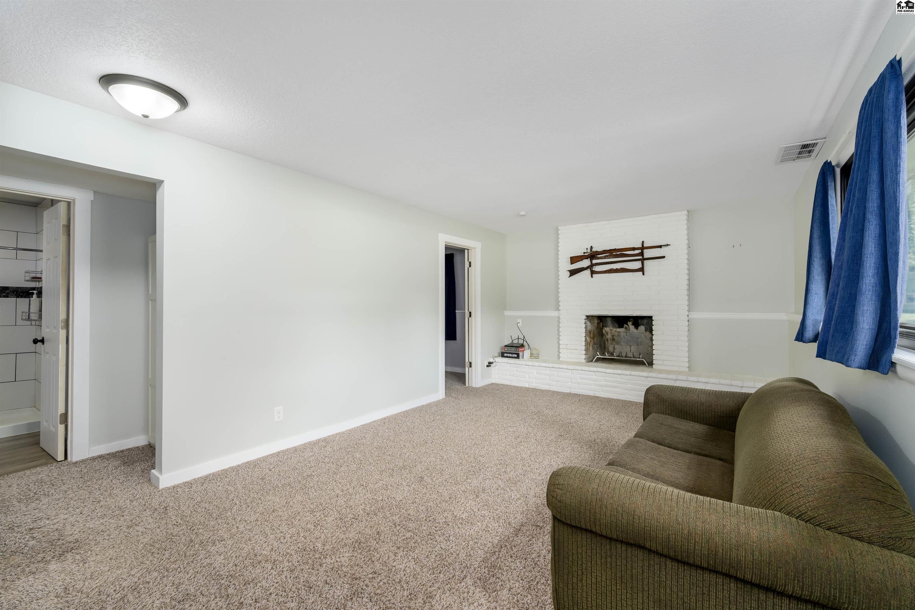 8202 E Morningside Street Wichita KS 67207-1127