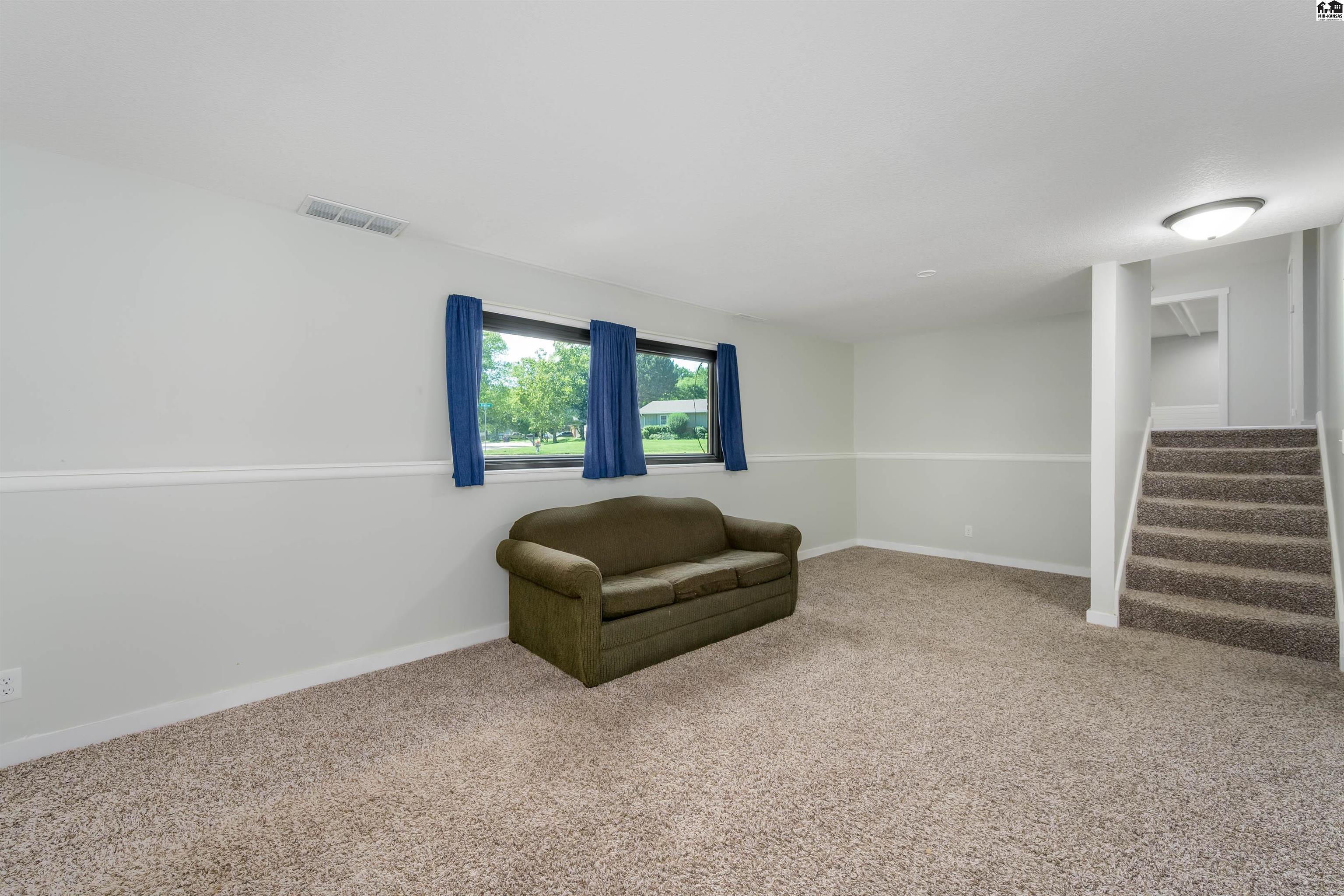 8202 E Morningside Street Wichita KS 67207-1127