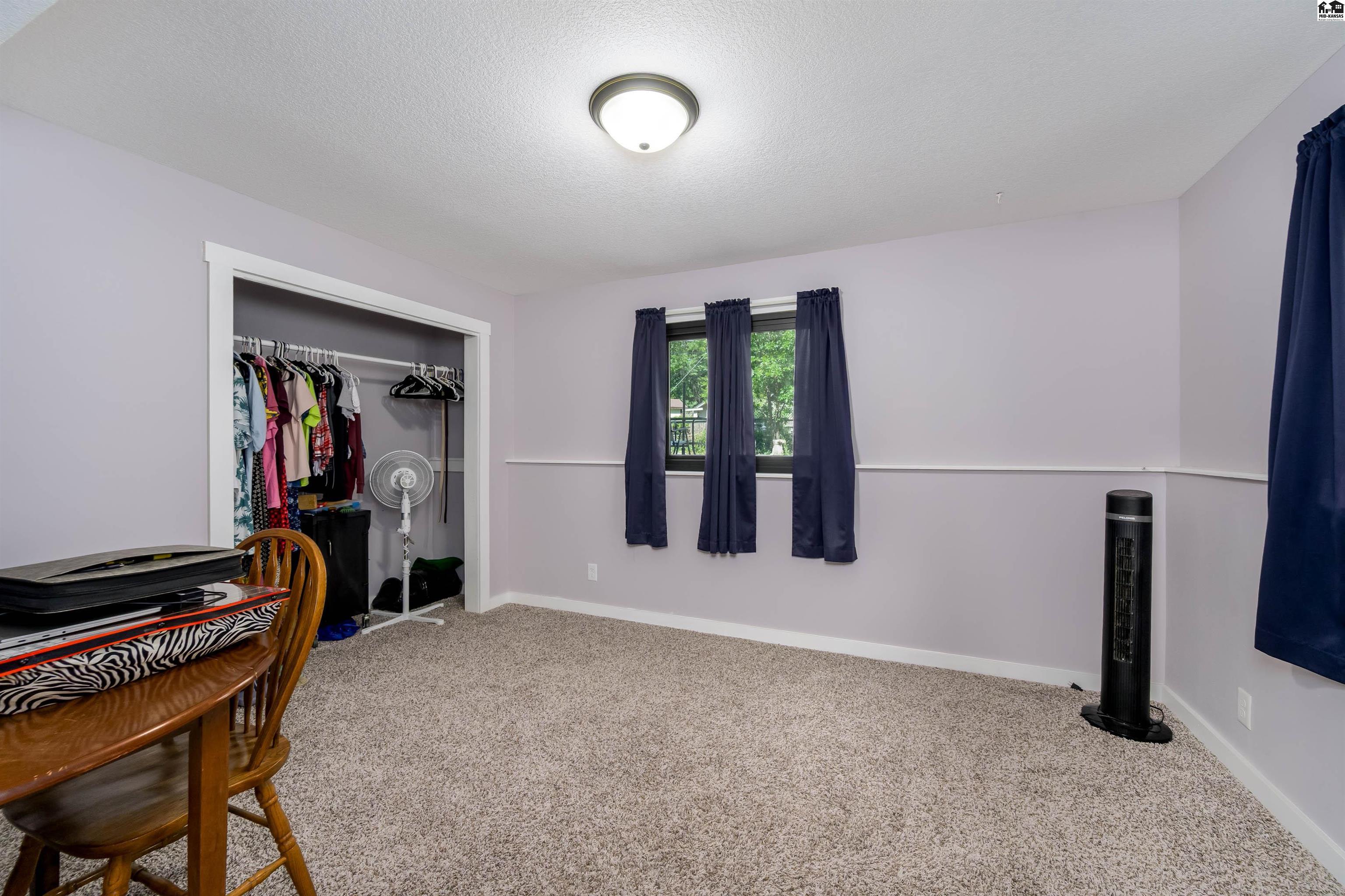 8202 E Morningside Street Wichita KS 67207-1127