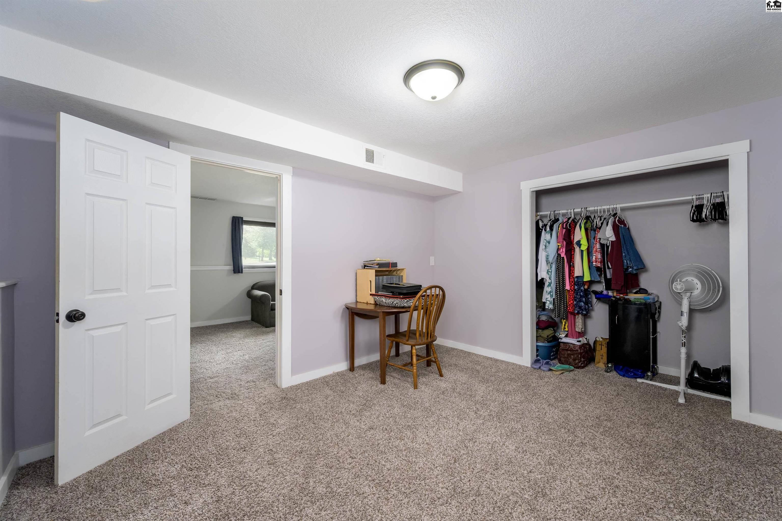 8202 E Morningside Street Wichita KS 67207-1127