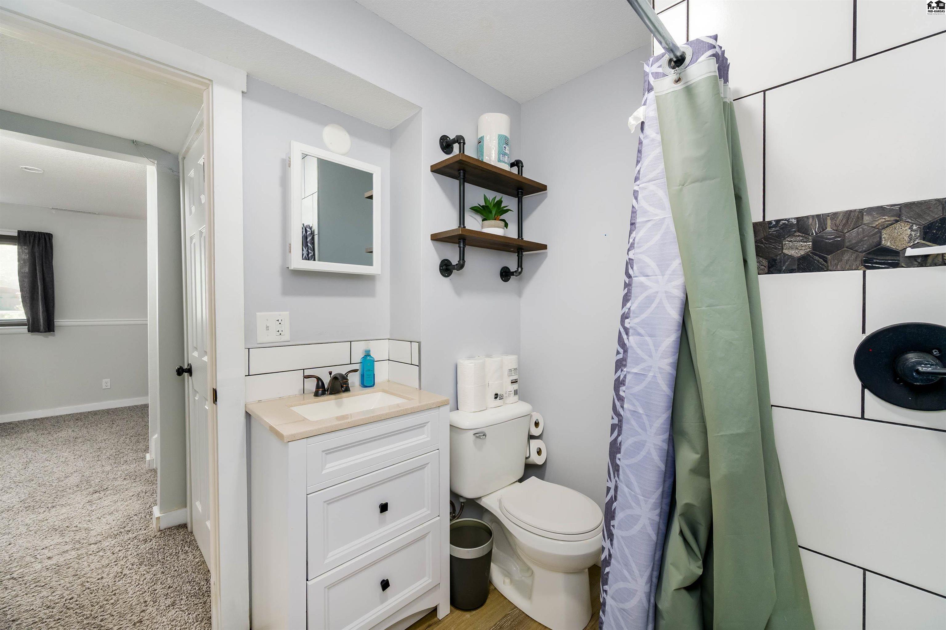 8202 E Morningside Street Wichita KS 67207-1127