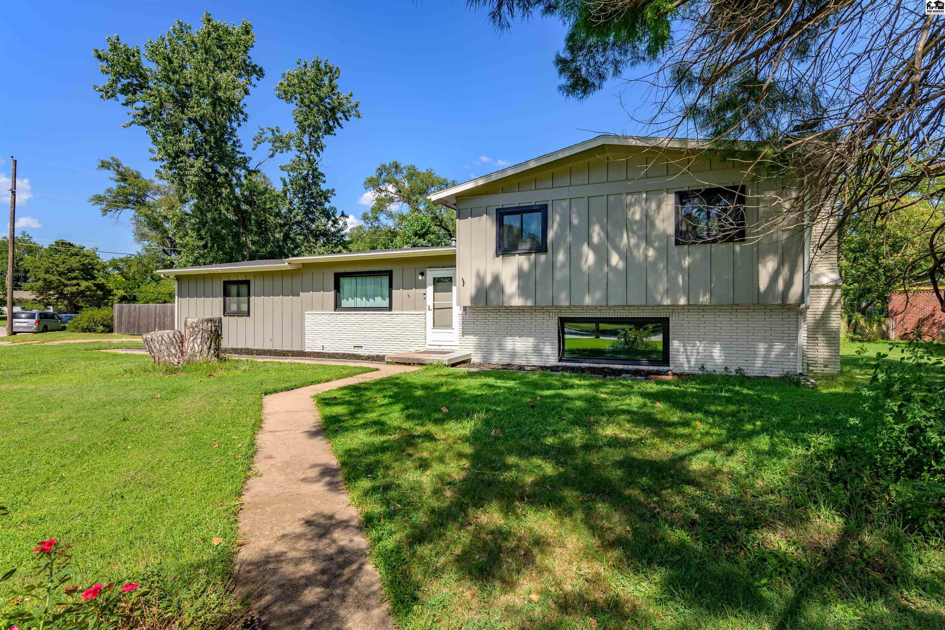 8202 E Morningside Street Wichita KS 67207-1127