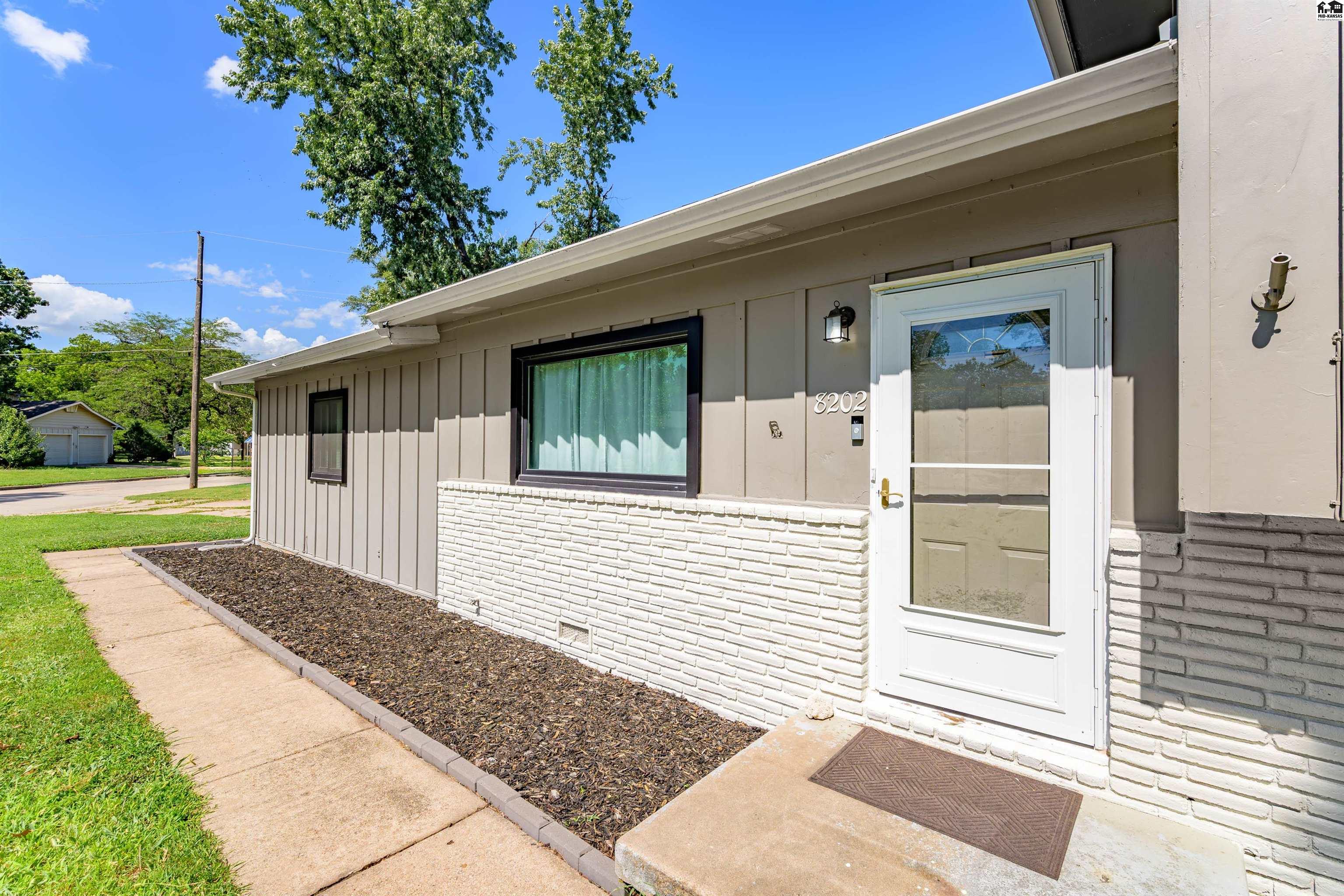 8202 E Morningside Street Wichita KS 67207-1127