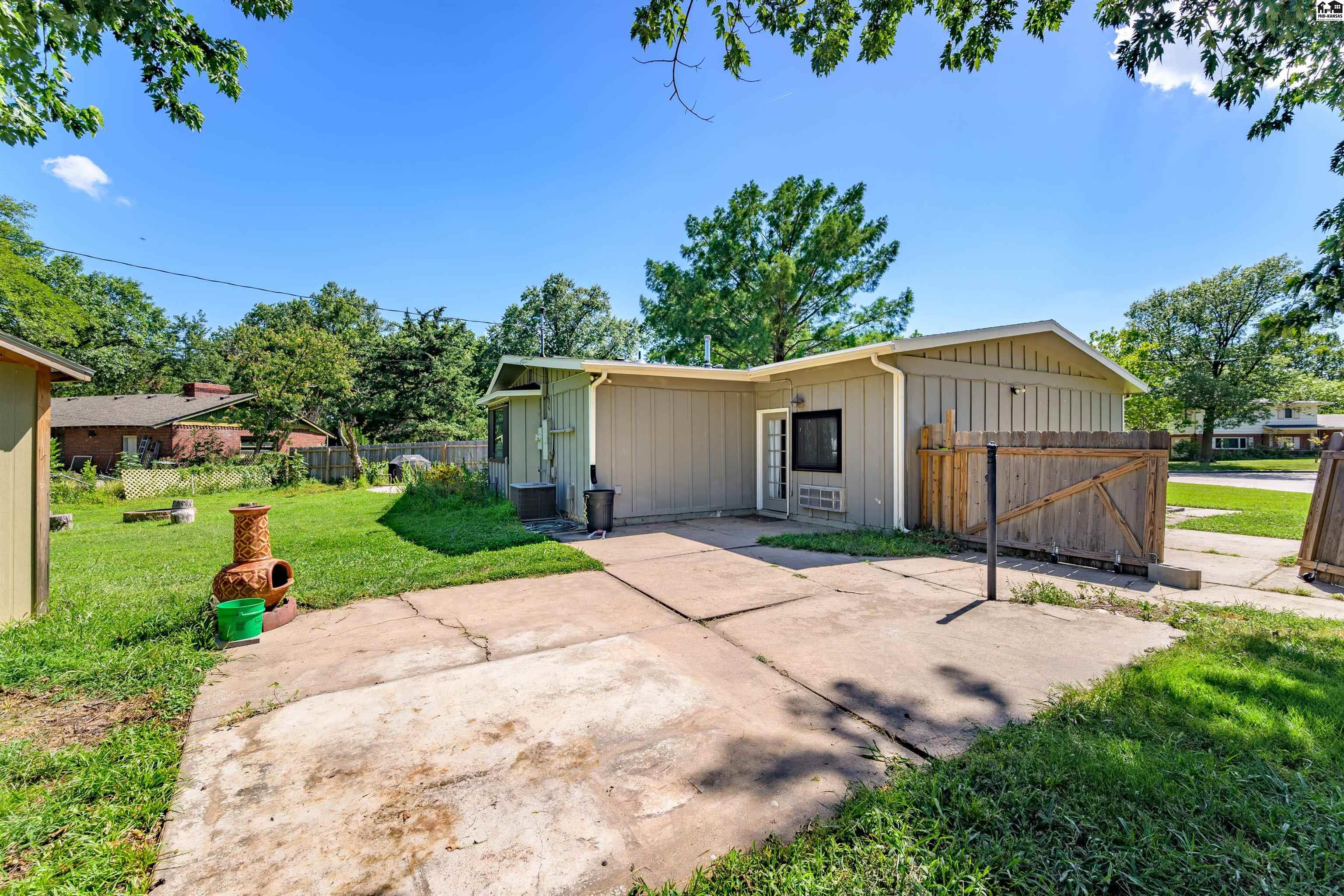 8202 E Morningside Street Wichita KS 67207-1127