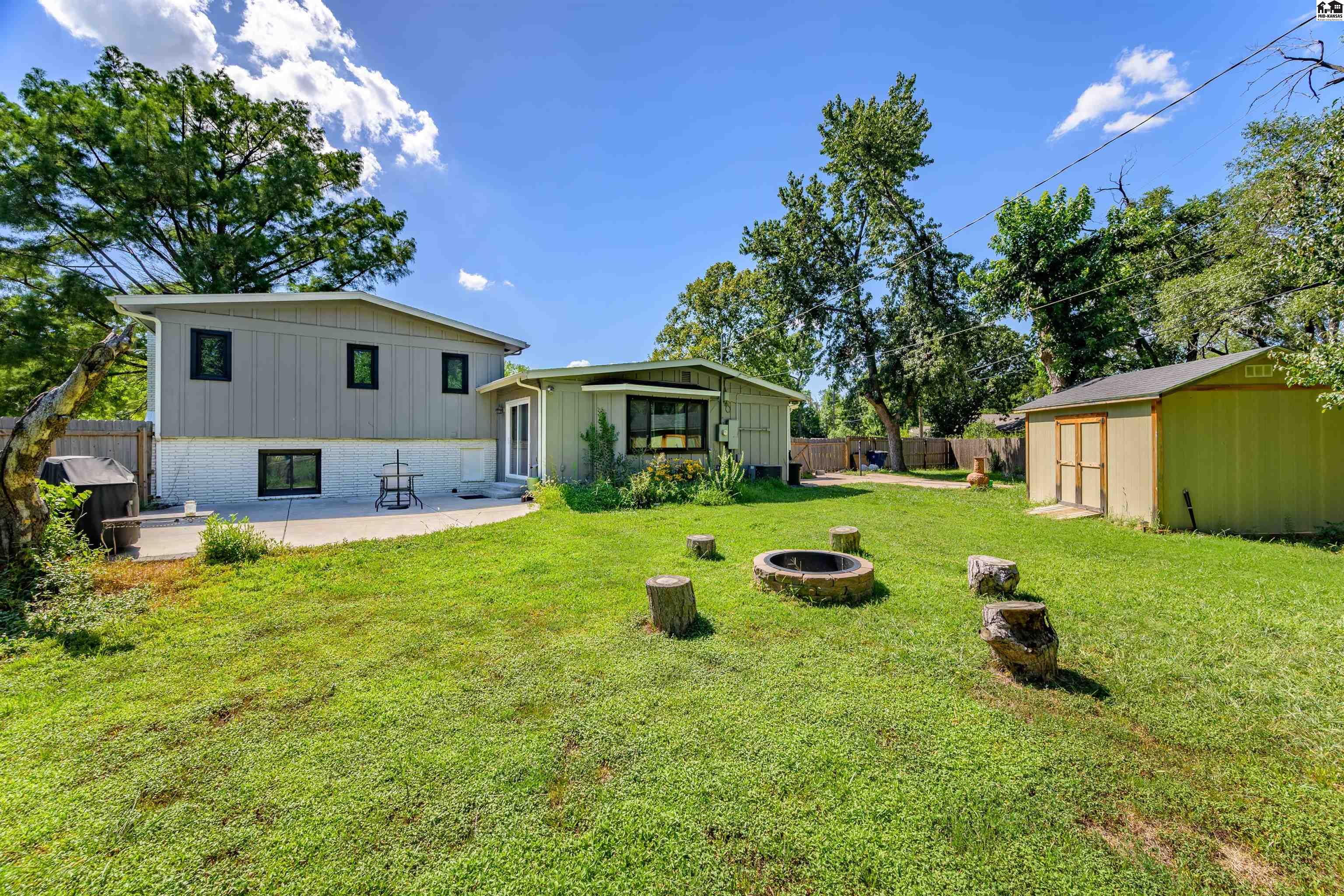 8202 E Morningside Street Wichita KS 67207-1127