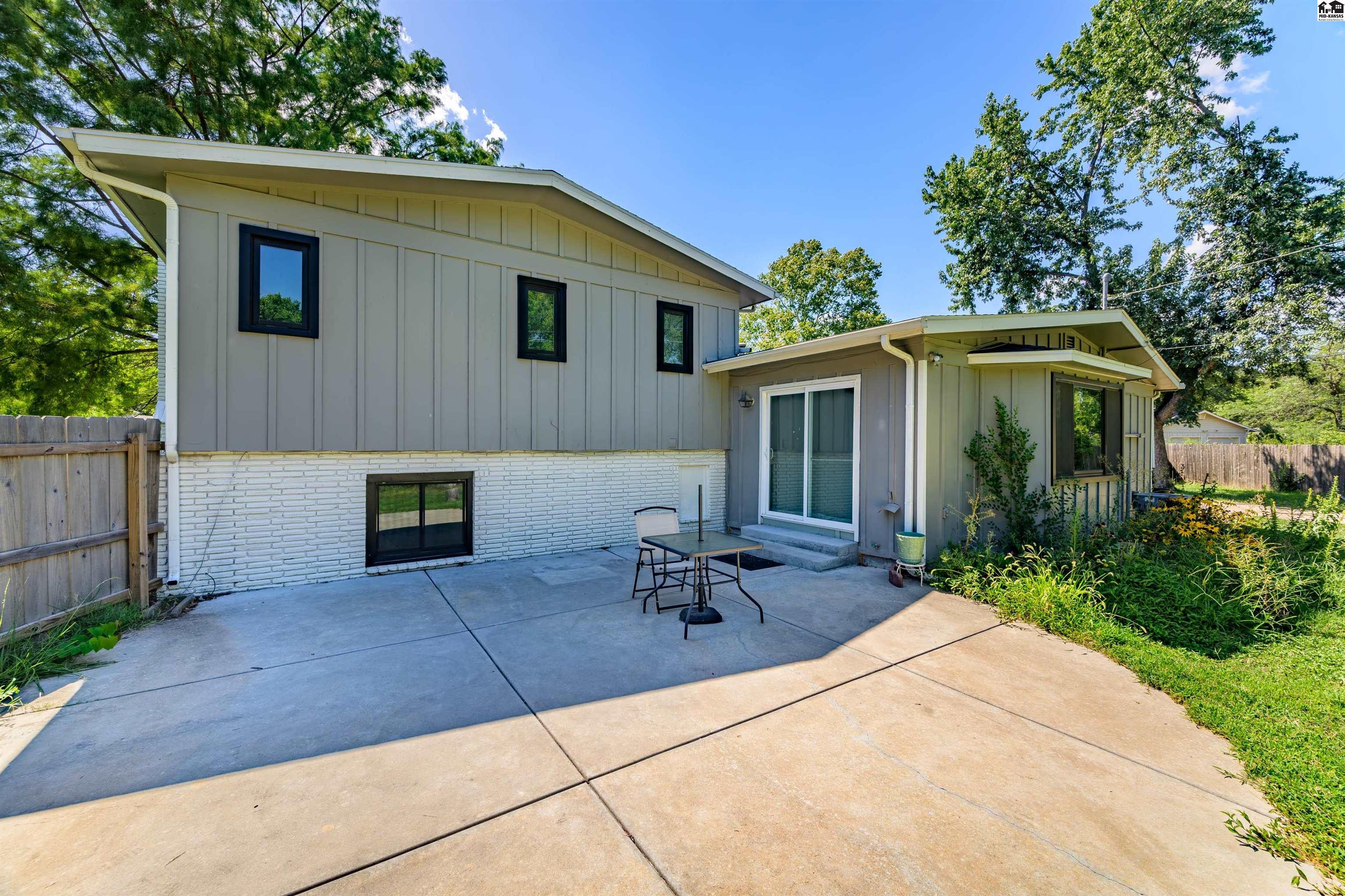 8202 E Morningside Street Wichita KS 67207-1127