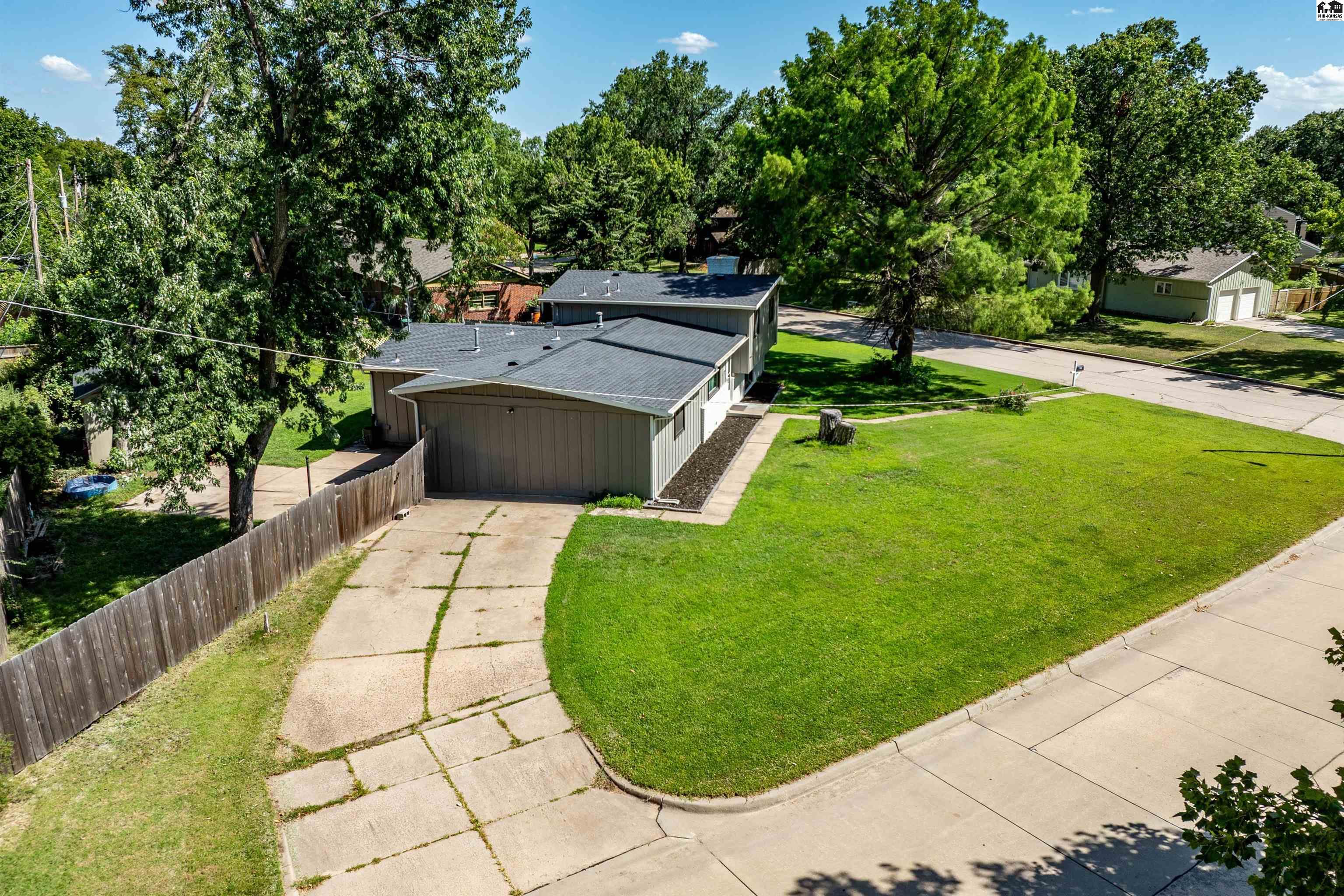 8202 E Morningside Street Wichita KS 67207-1127